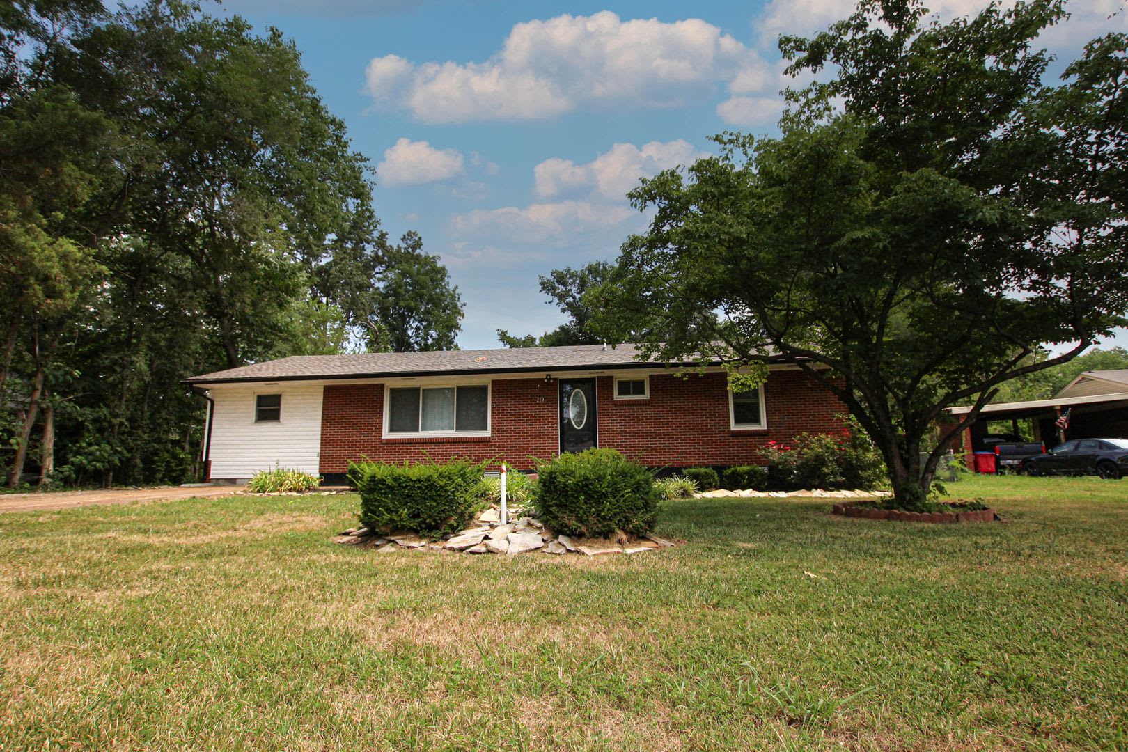Pet Friendly Three Bedroom! – photo 1
