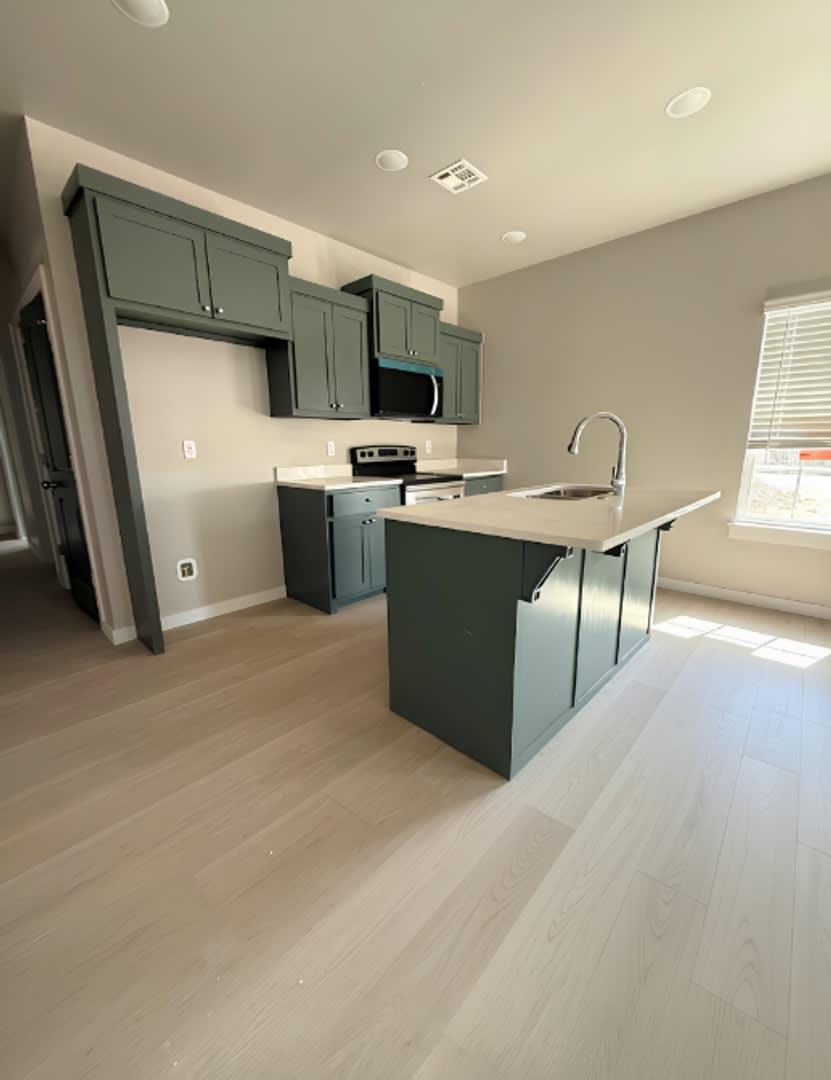 Modern 2-Bedroom Duplex Unit – photo 3