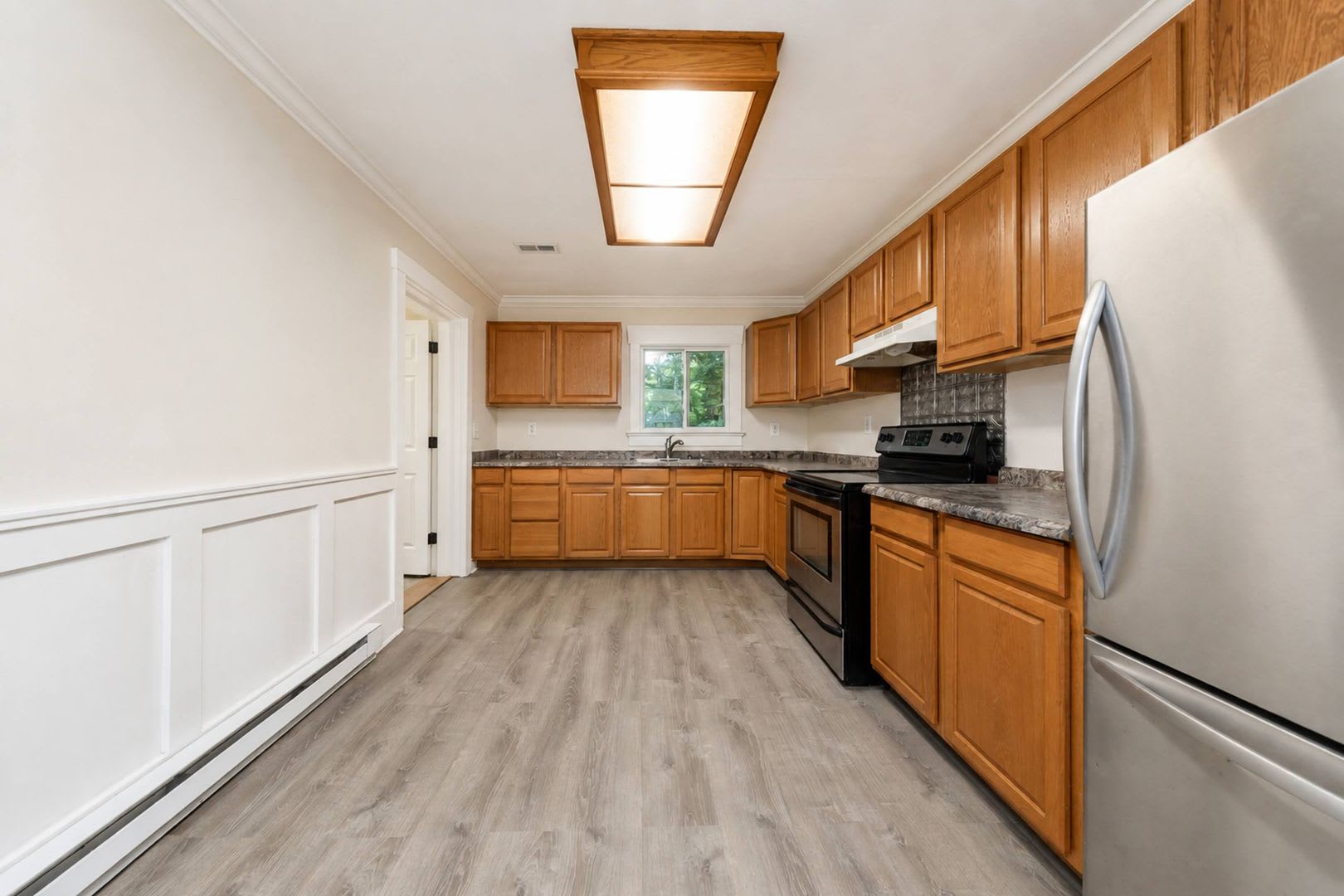 One level 3 bedroom Ranch on large lot – photo 3