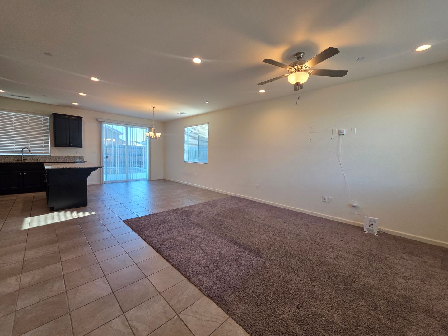 Newer 3 Bedroom 2 Bathroom in Tulare! $300 off First Month's Rent!!! – photo 4