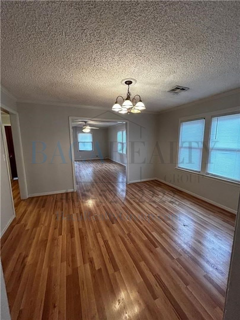 Adorable And Spacious 2Br 1Ba House – photo 5
