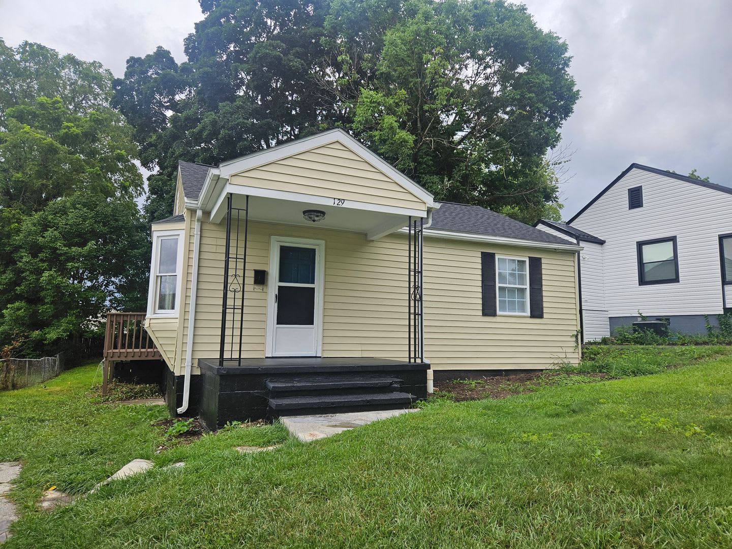 2 Bedroom 1 Bath Home In Radford Available Nov 2026 – photo 1
