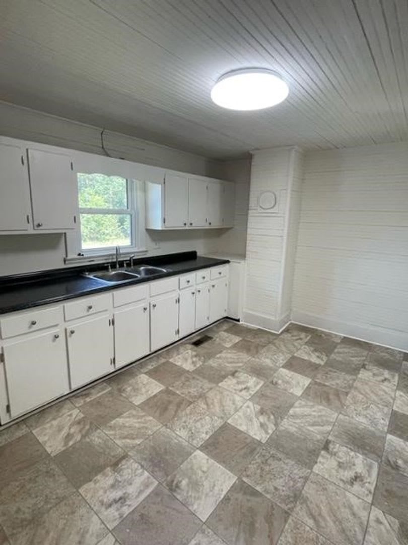 207 E Pritchard St – photo 3