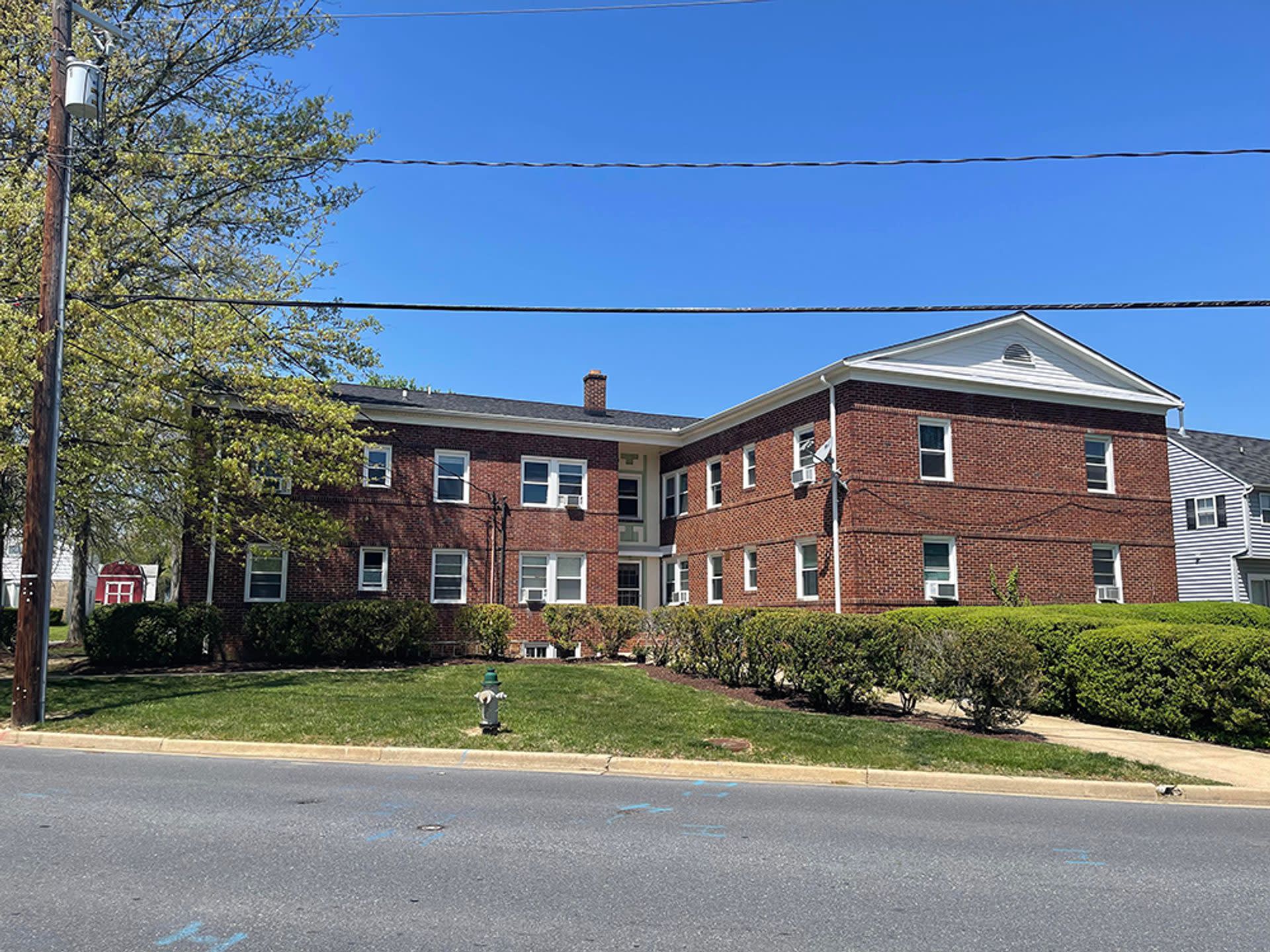 Laurel 332 – photo 1