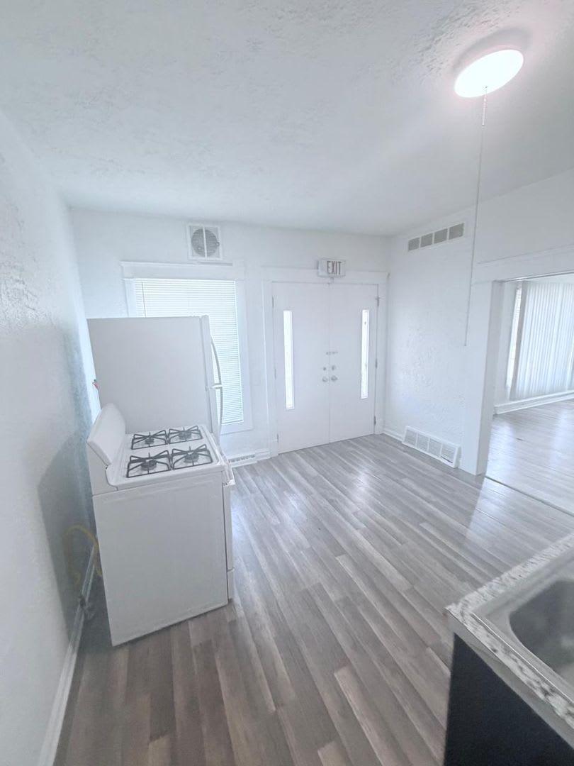 4438 Pearl Rd – photo 5