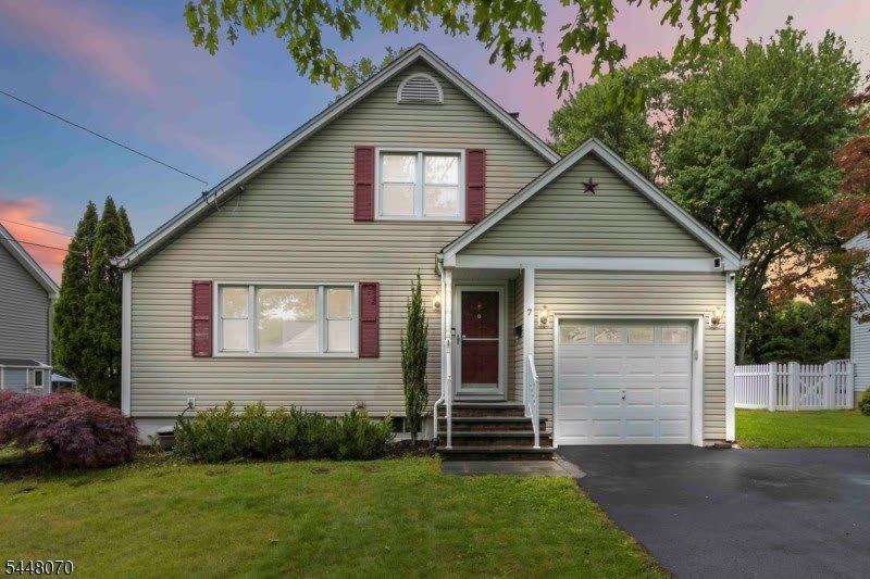 7 Evelyn Road – photo 1