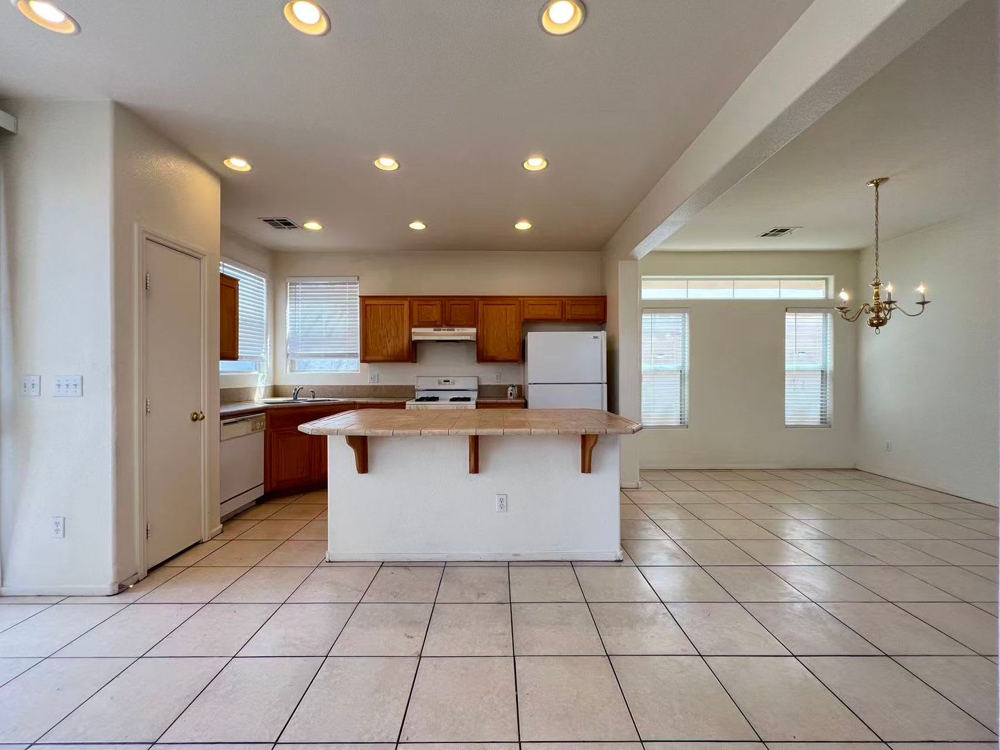 Bright and spacious home – photo 2