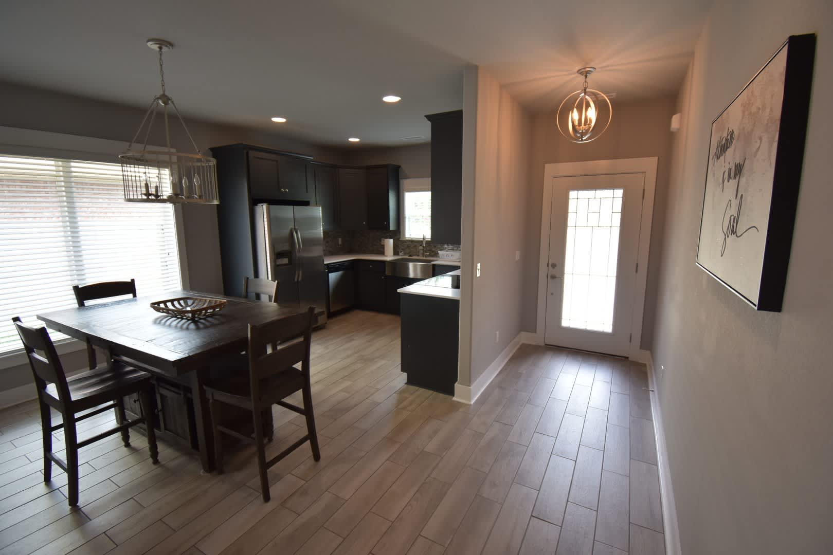 Luxurious 4 Bedroom 2.5 Bathroom in the Heart of Fayetteville, Arkansas!! – photo 4