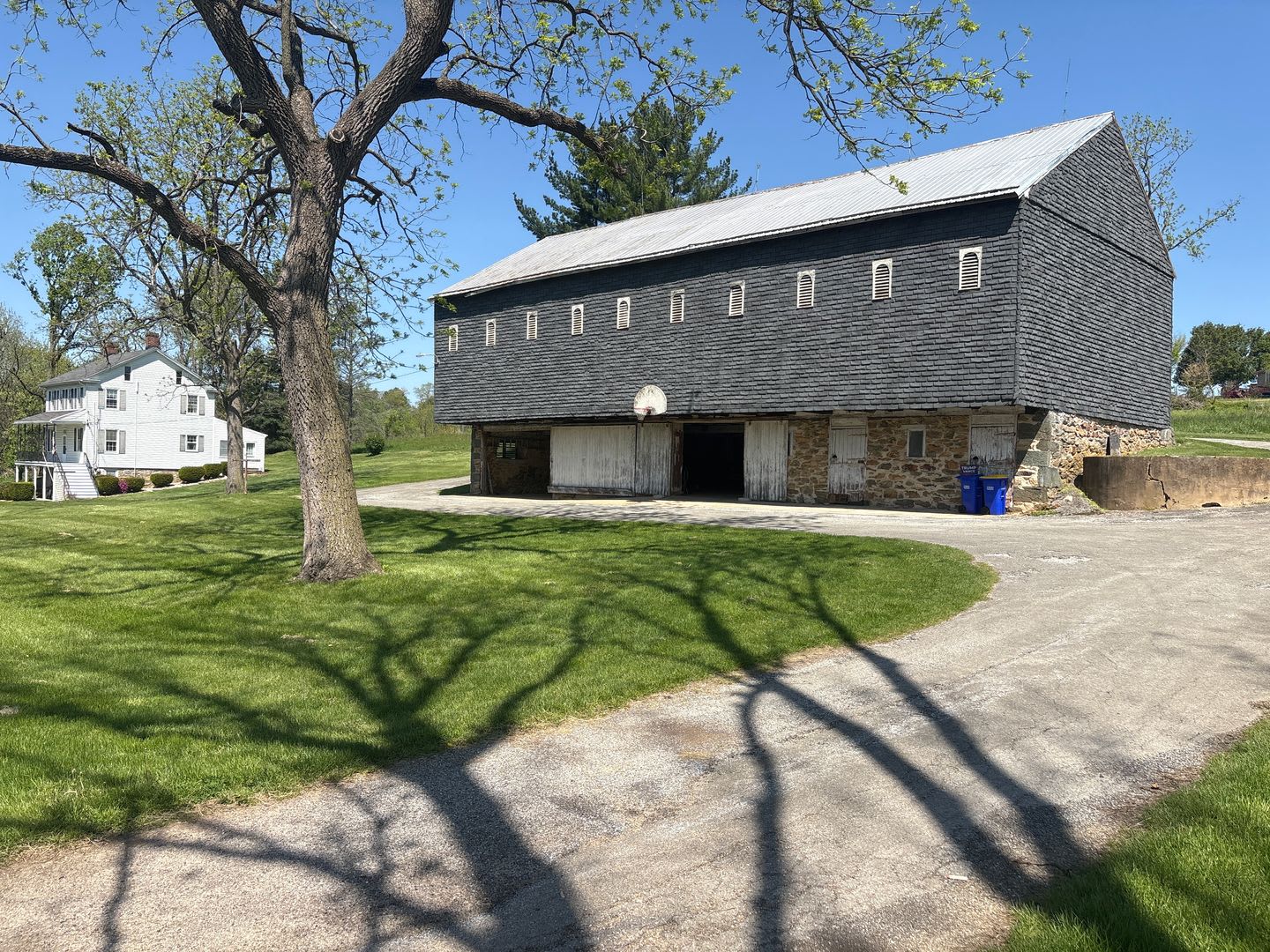 Short Term Lease Only-4 Bedroom 2 Bath Farmhouse, Pond, Acres, Dallastown SD – photo 3