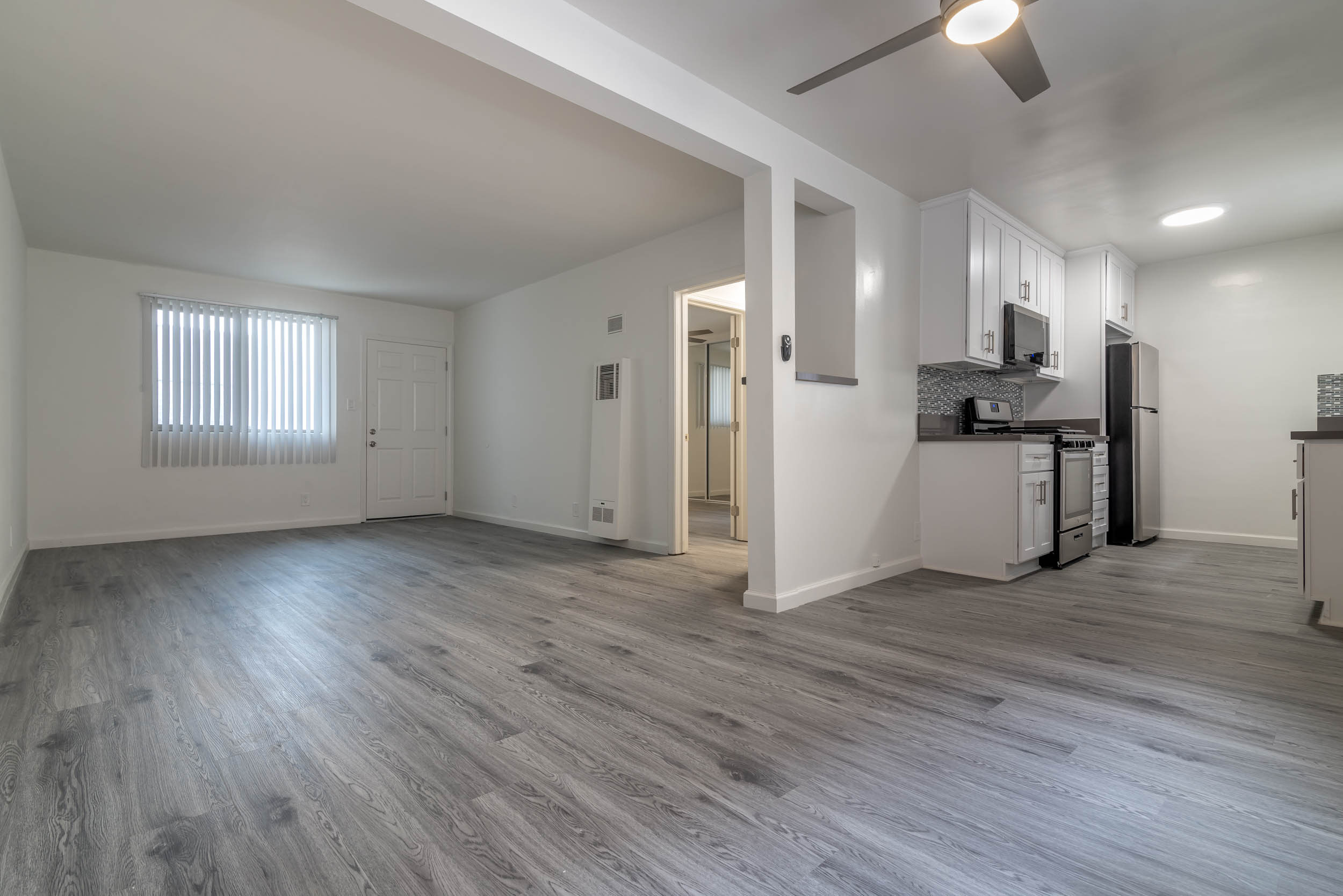4854-4860 Hazeltine Apartments – photo 3