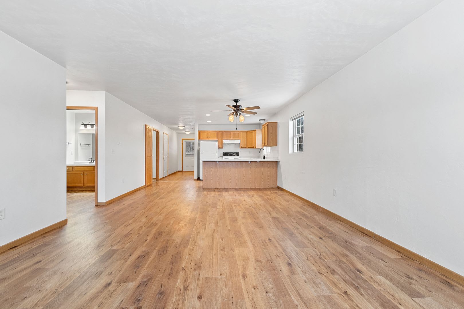 2 Bedroom 1 5 Bathroom Lower Private Entrance – photo 5