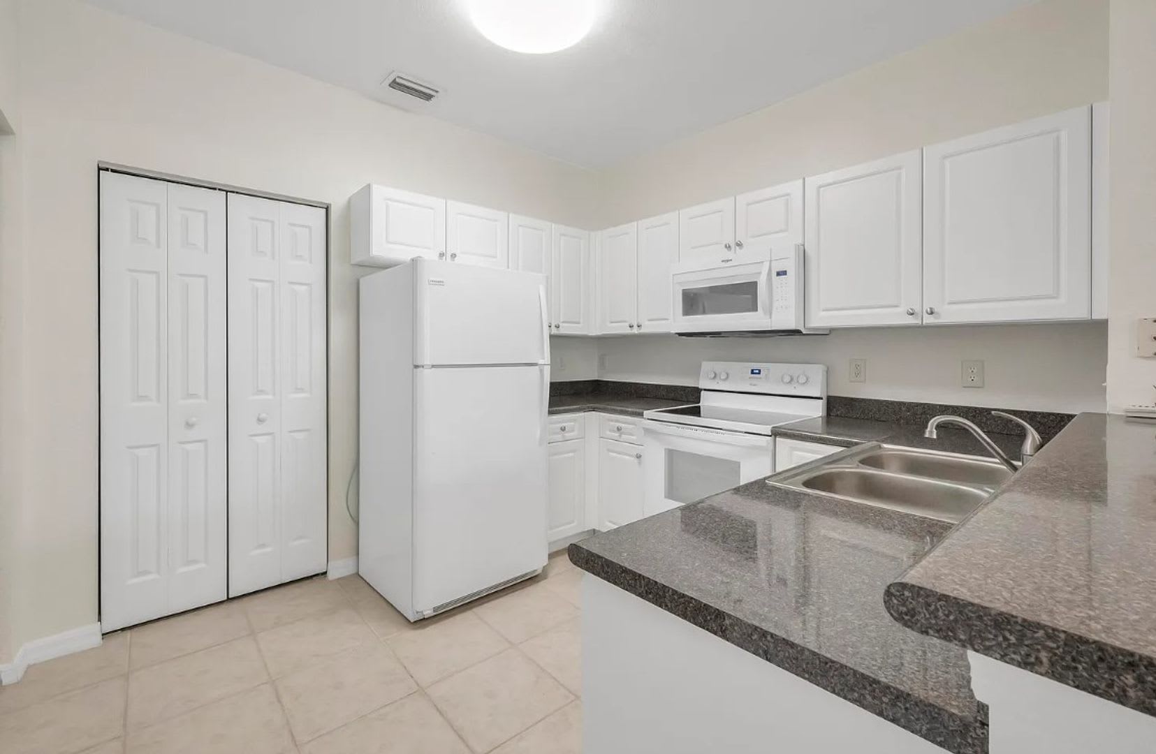 Bright & Beautiful 2/2 Condo in The Estates of Stuart – photo 5