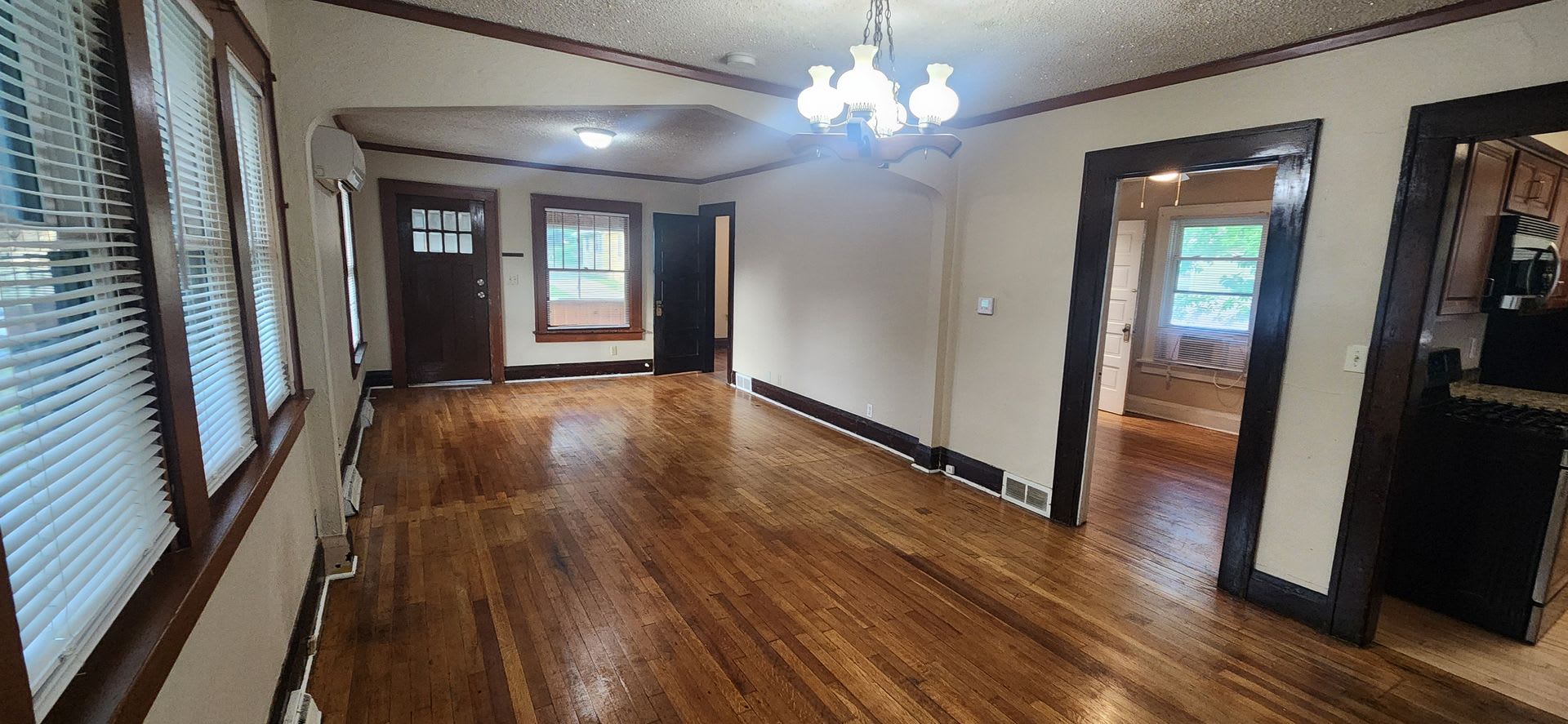 Fully fenced yard with stainless steel appliances including gas stove! – photo 2