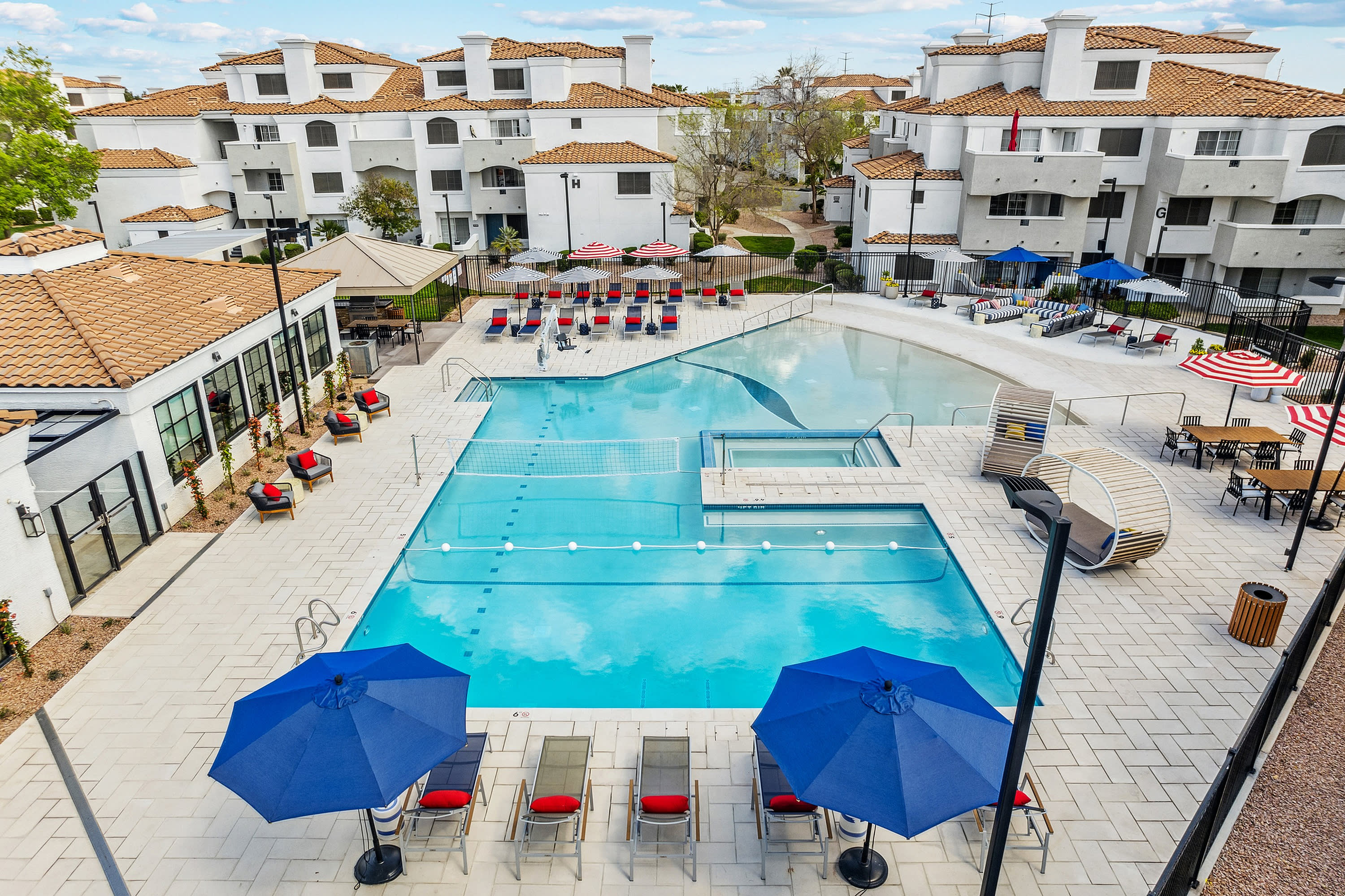909 West – photo 1