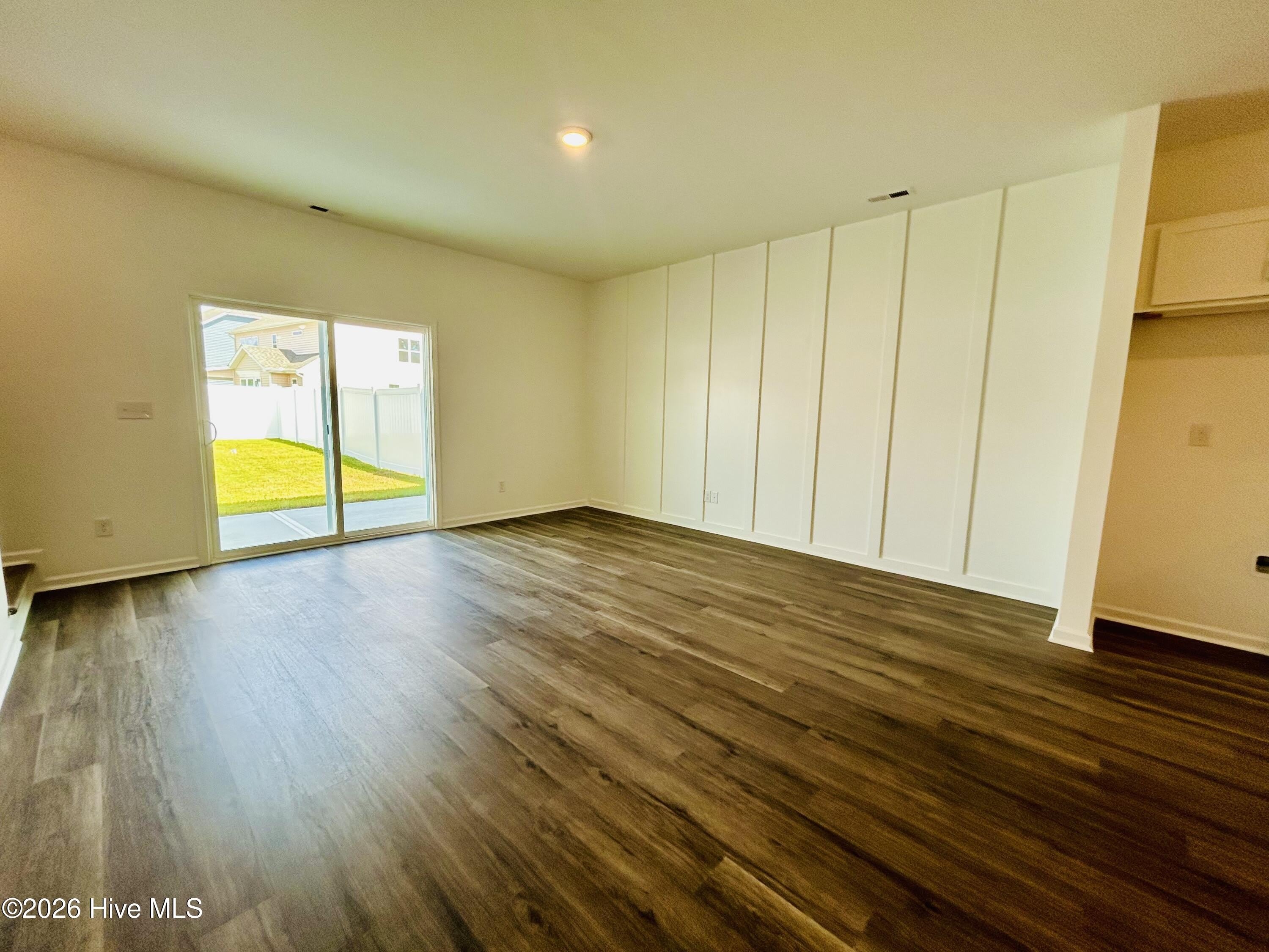 7122 Fisk Drive NE – photo 4