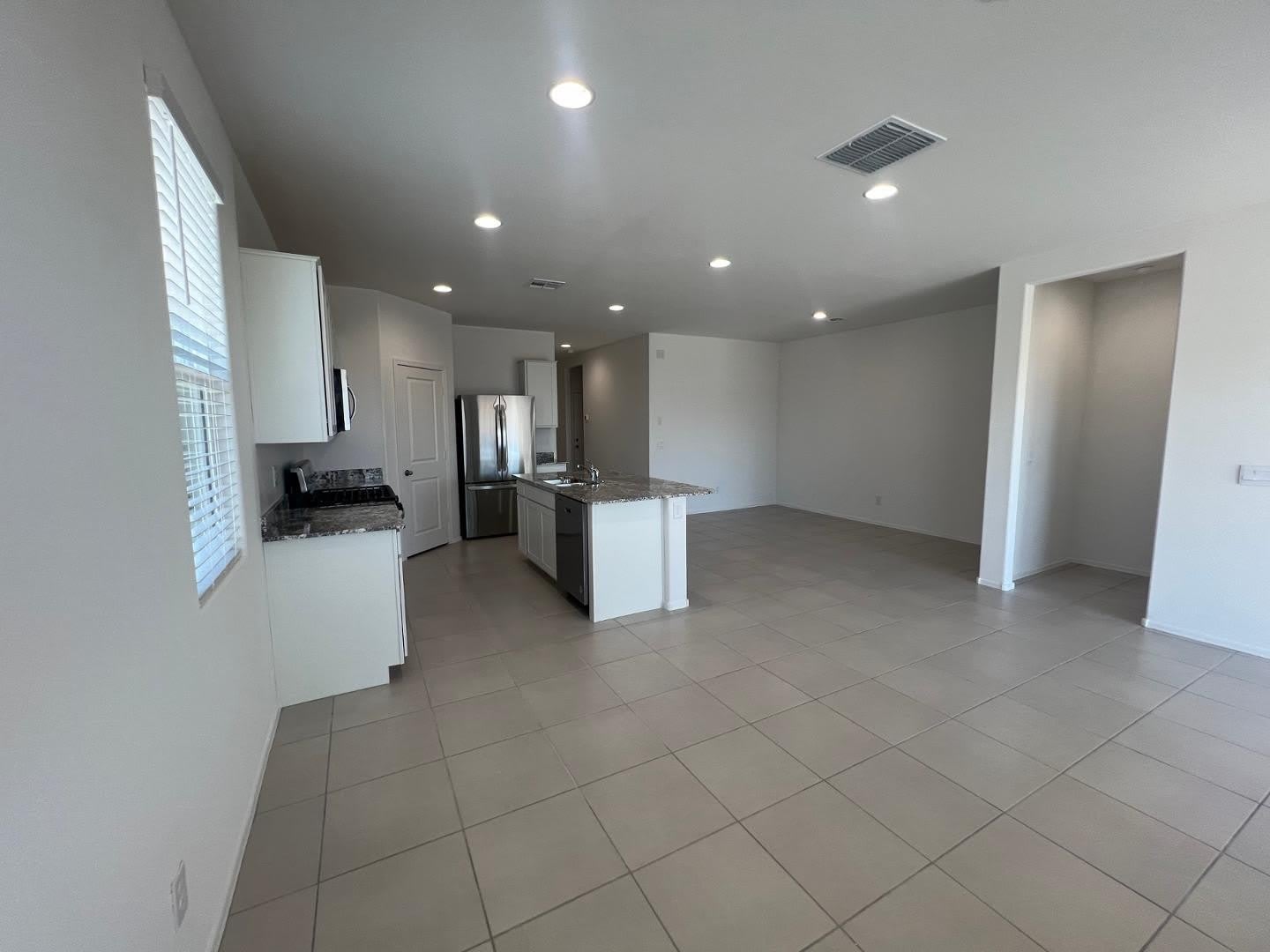 15645 W Desert Hollow – photo 4