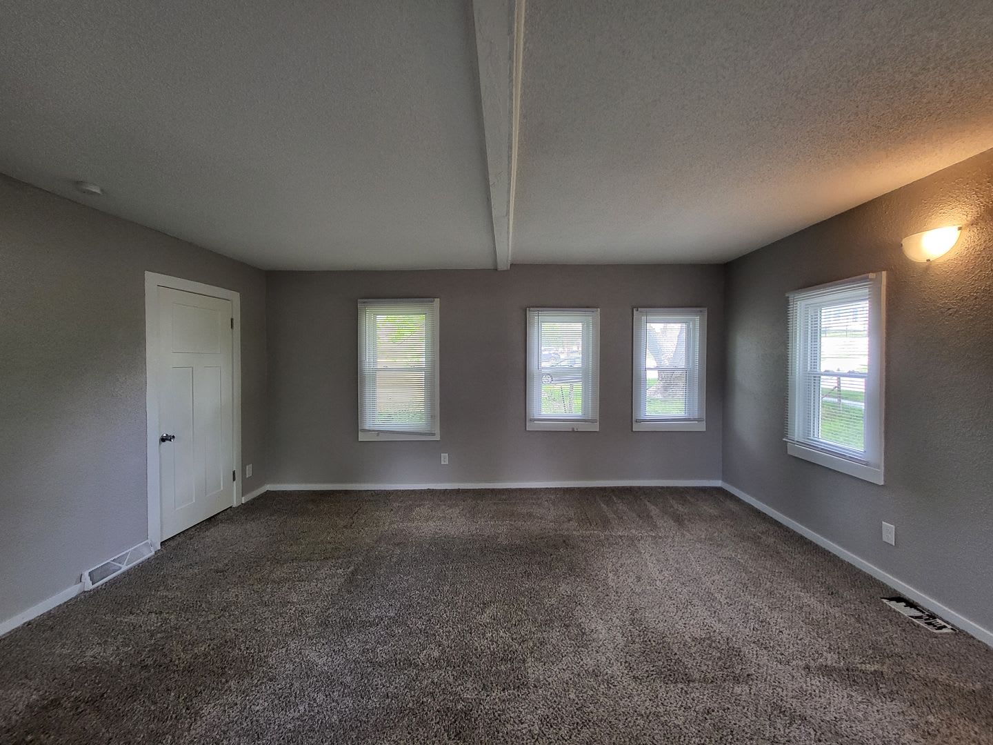 1 Bedroom home with garage! – photo 2