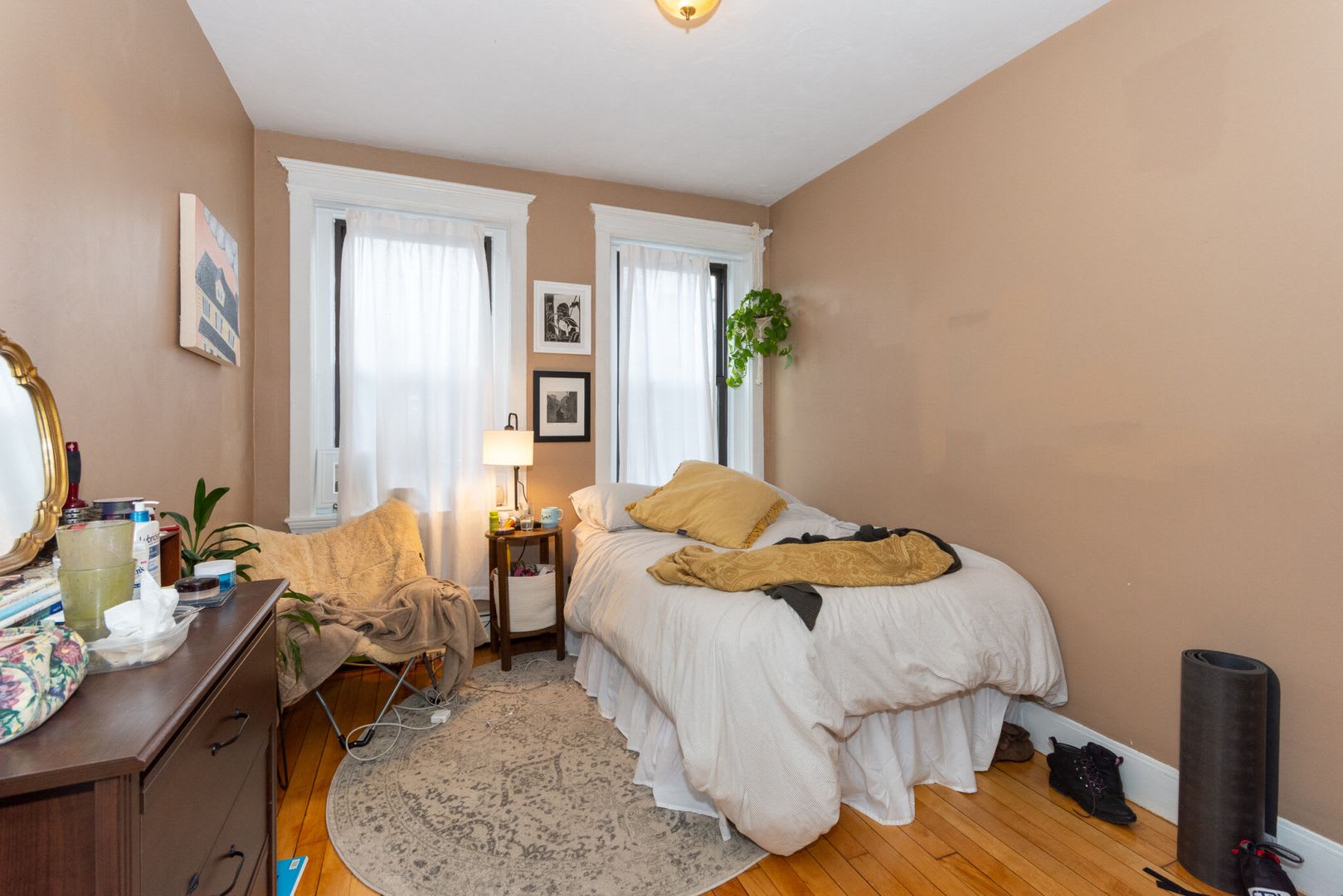 XL Modern & Sunny Apt near T! Perfect for BU students and working pros alike! – photo 5