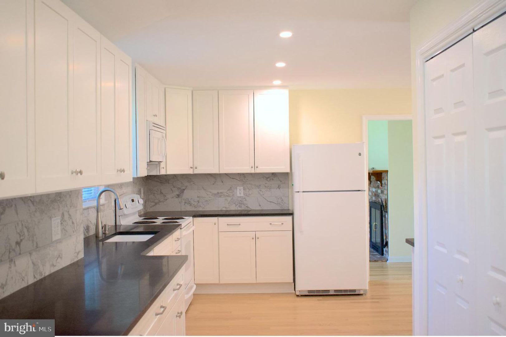 414 Warren Rd – photo 3
