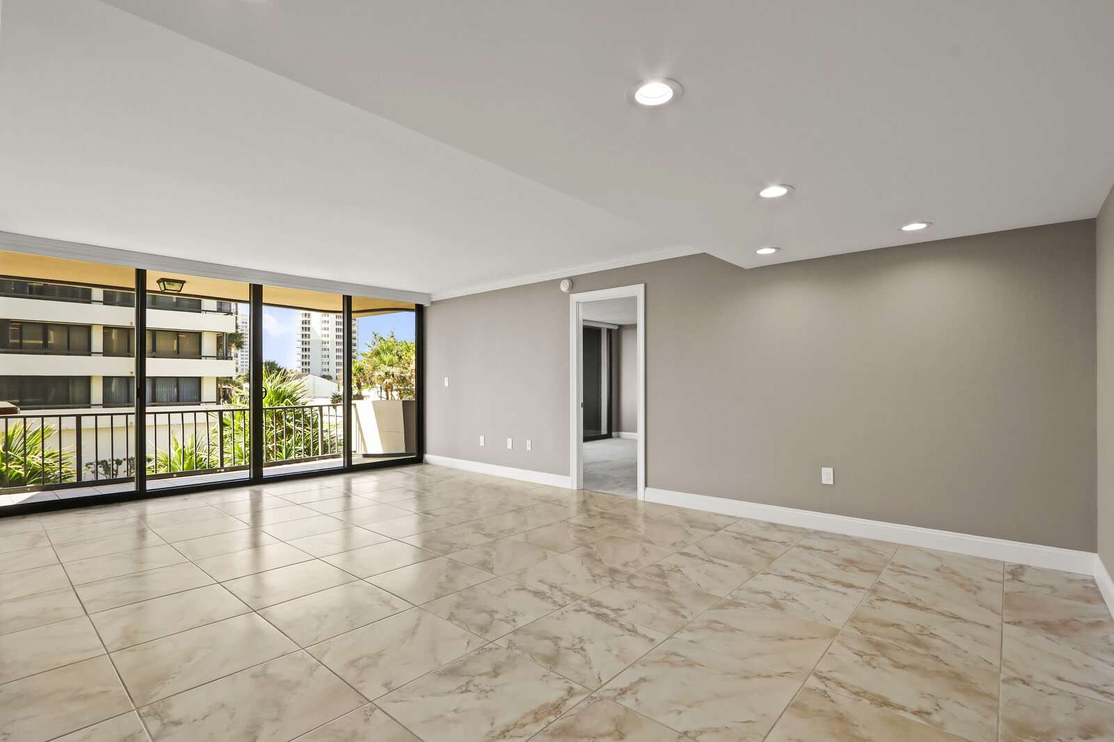 4200 N Ocean Dr #1-203 – photo 5