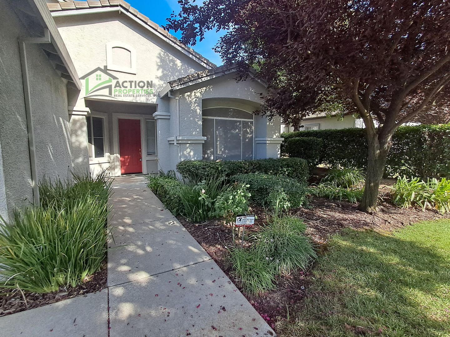 Stunning Roseville Gated Heritage Oak 3 Bed 2524 Sqft Single Story Carpet Hardwood Floors Access Community Clubhouse Tennis Courts Pool No Pets – photo 4