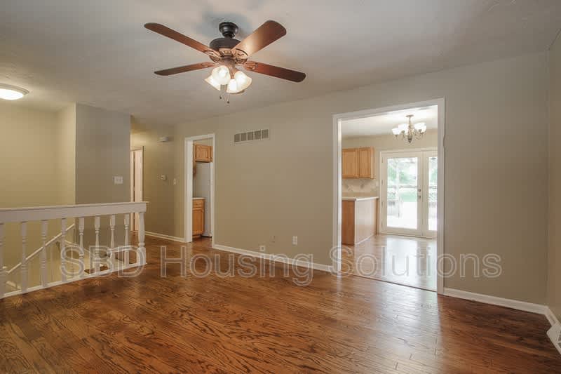 200 Se Crestwood Dr – photo 2
