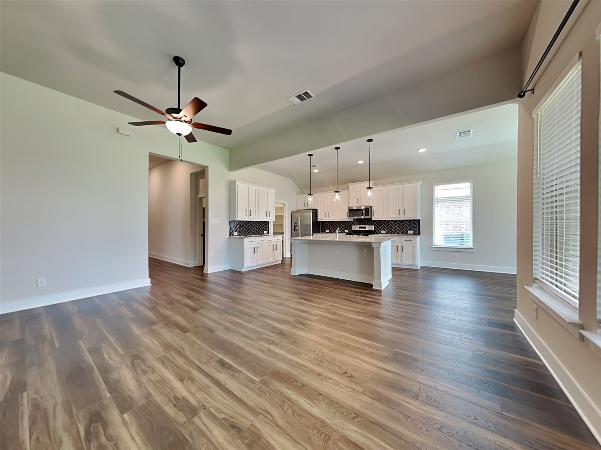 606 Taylor Drive – photo 2