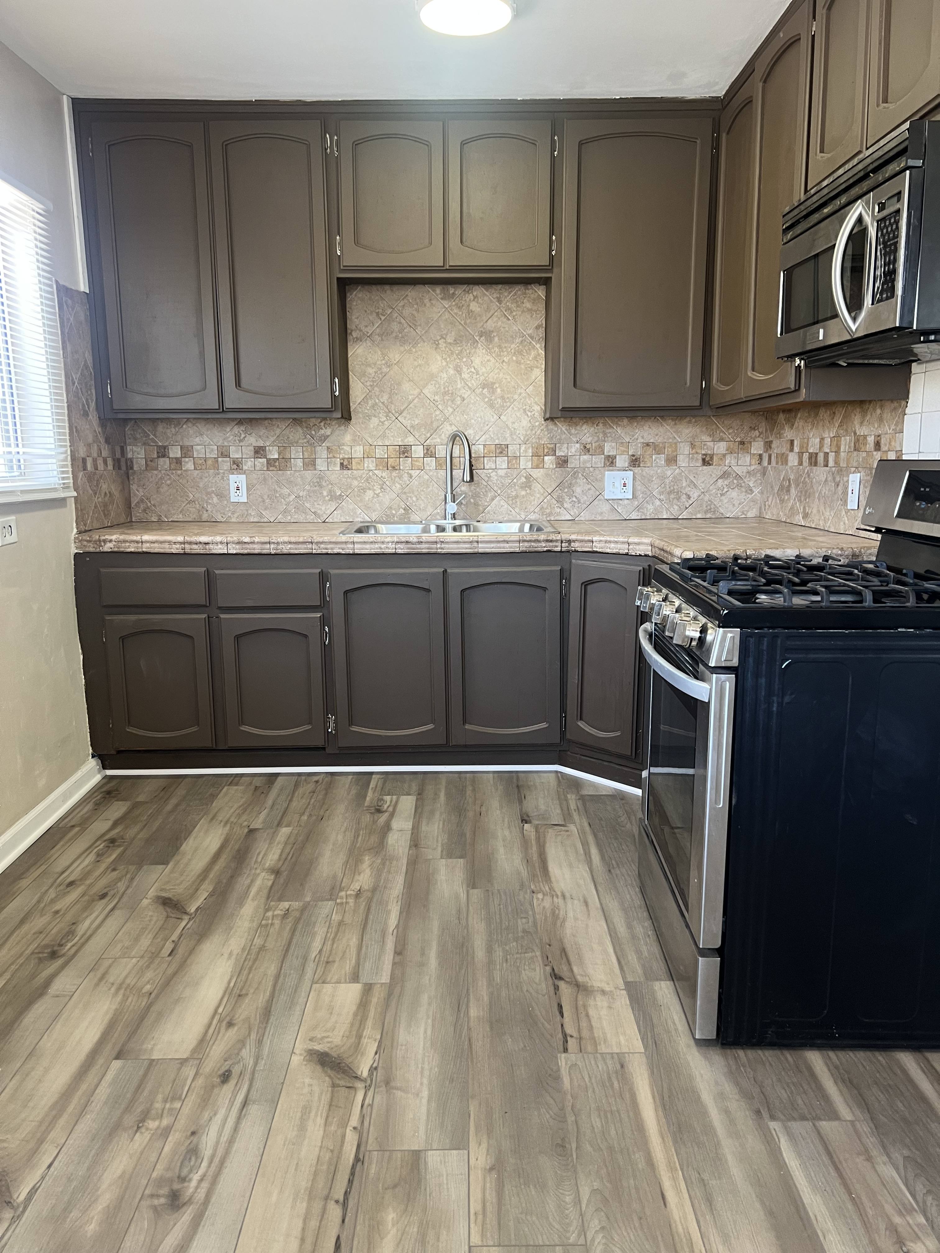13930 Anderson St – photo 2