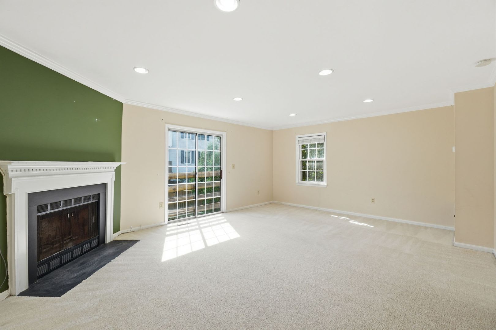 Enjoy The Space And Flexibility Of This Beautifully Maintained Three Level Residence Featuring Two Cozy Fireplaces A One Car Garage And A Fully Fenced Outdoor Retreat That Welcomes Pets – photo 2