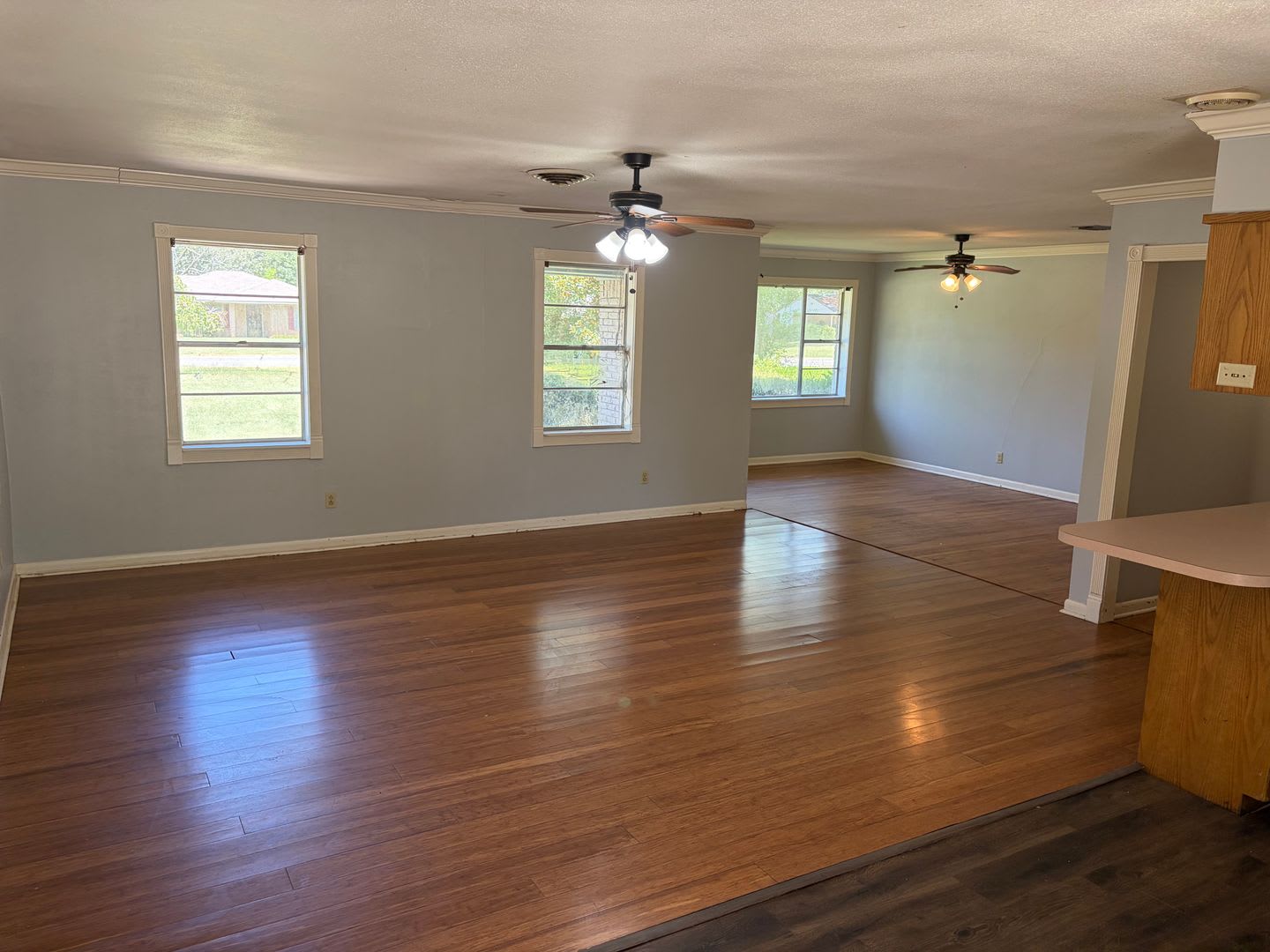 Beautiful 3 Bedroom Western Hills Home – photo 3