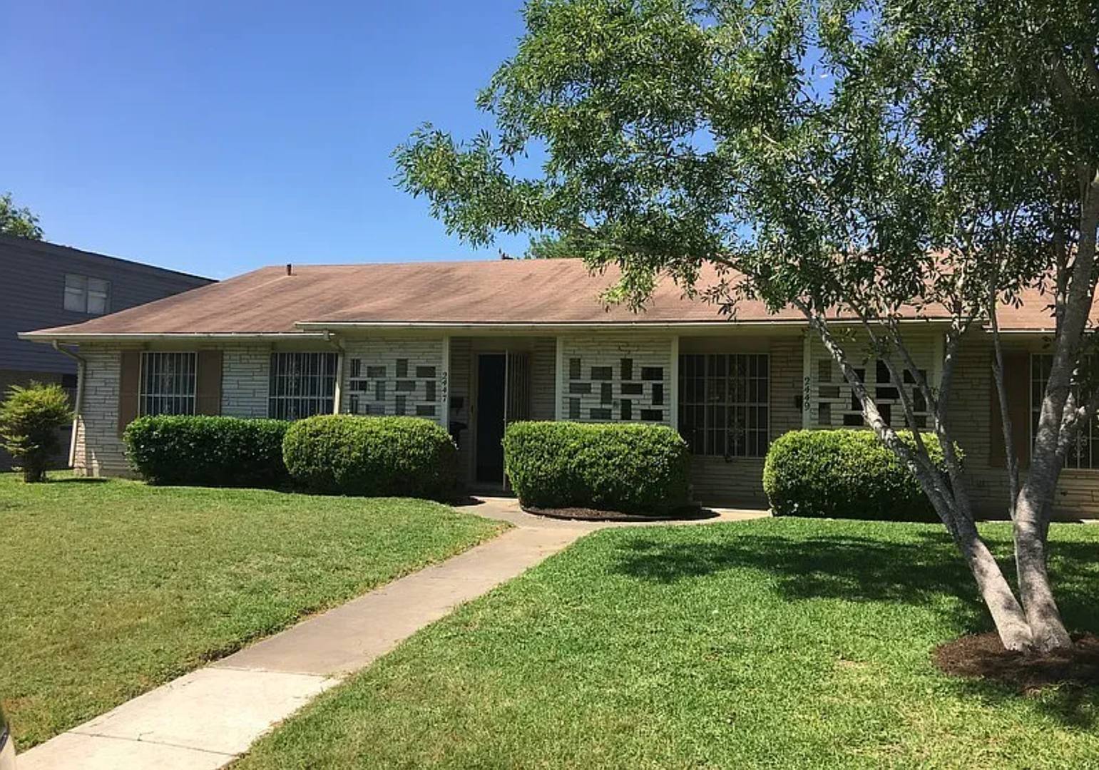 **APPLICATION RECEIVED** 2 Bedroom / 1 Bath Home South Side Lions Park! – photo 2