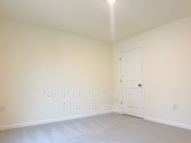 402 N Walnut St – photo 4