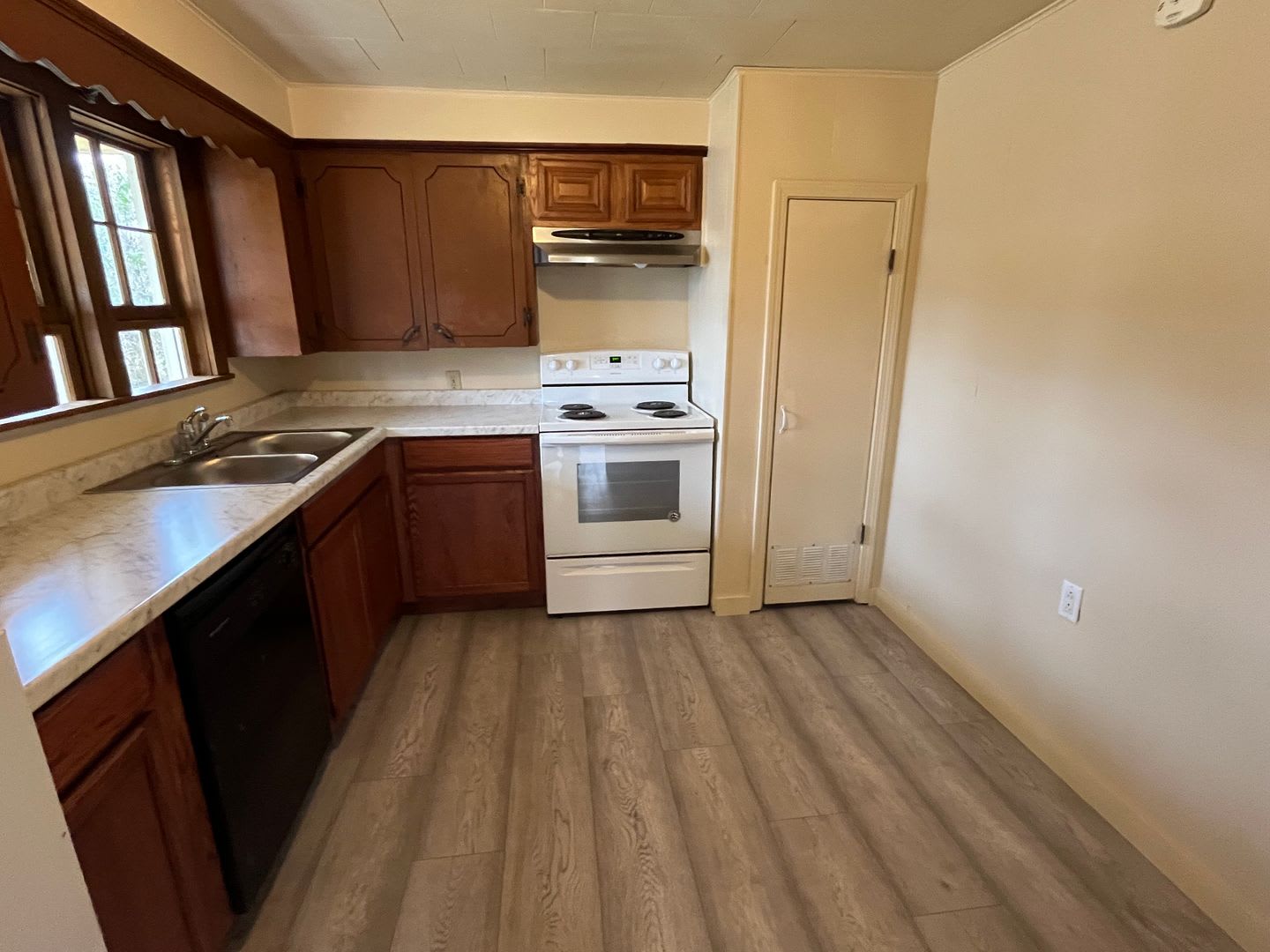 302 S Elizabeth Street – photo 5