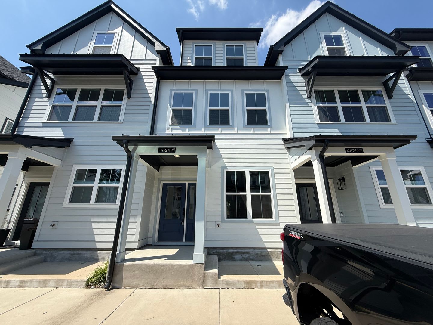Offering 150 Rent Discount For First 6 Months Refundable Application Fees 150 Move In Promotion Newly Built 4Bd 3 5Ba Raleigh Townhome In A Great Location – photo 1