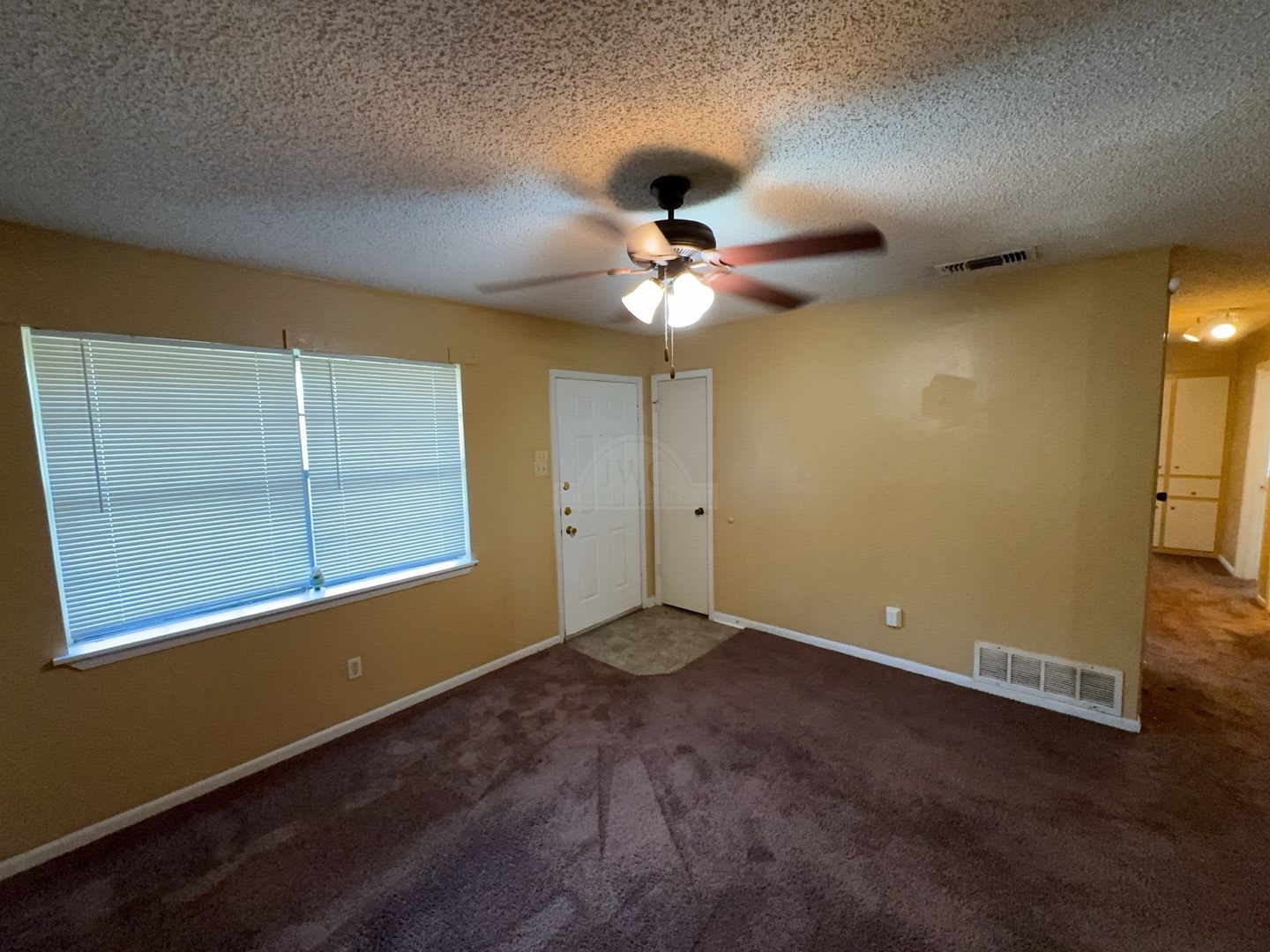 820 Michelle Dr – photo 3