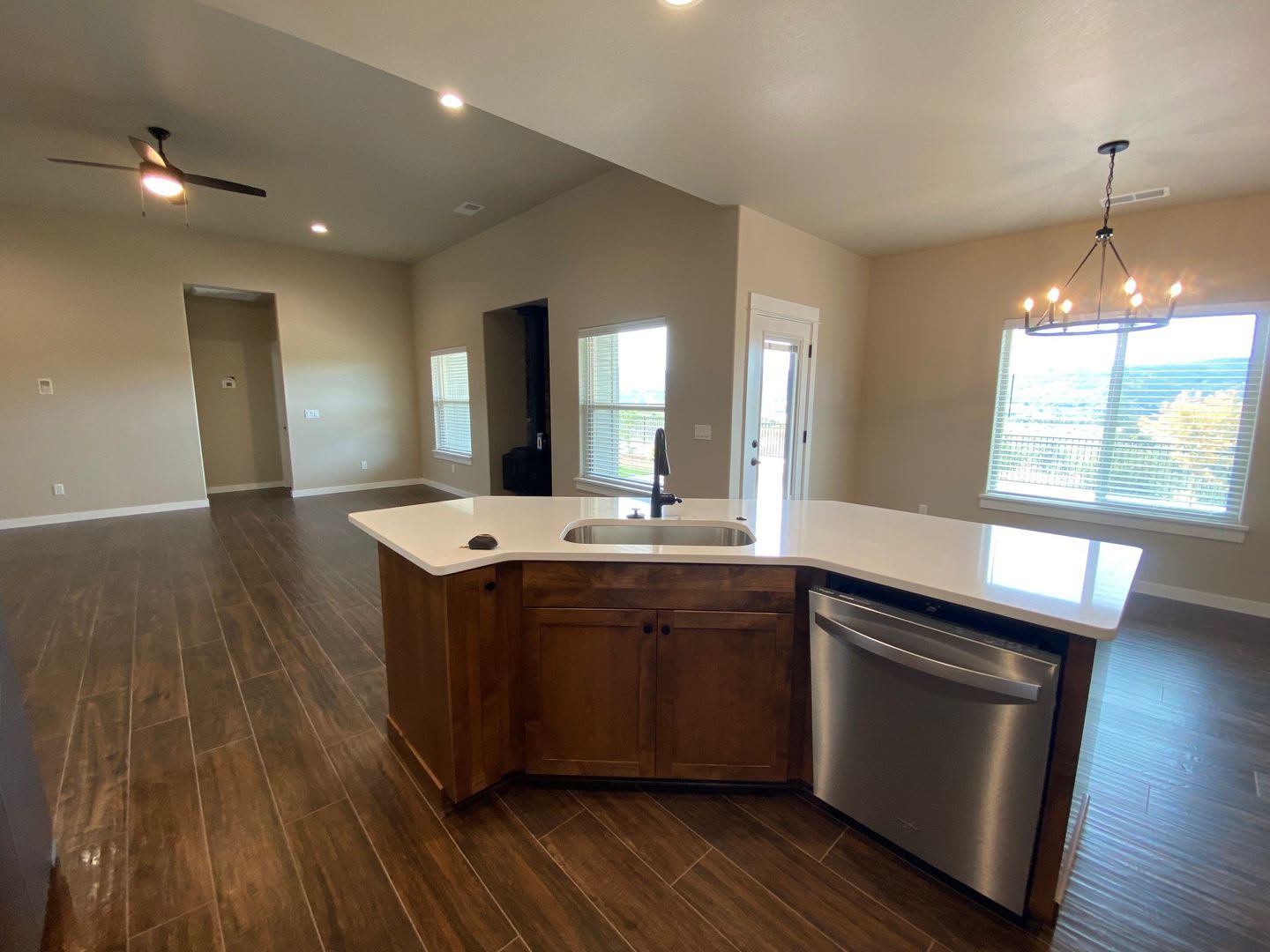 Beautiful Brand New Home In Sutherlin – photo 5