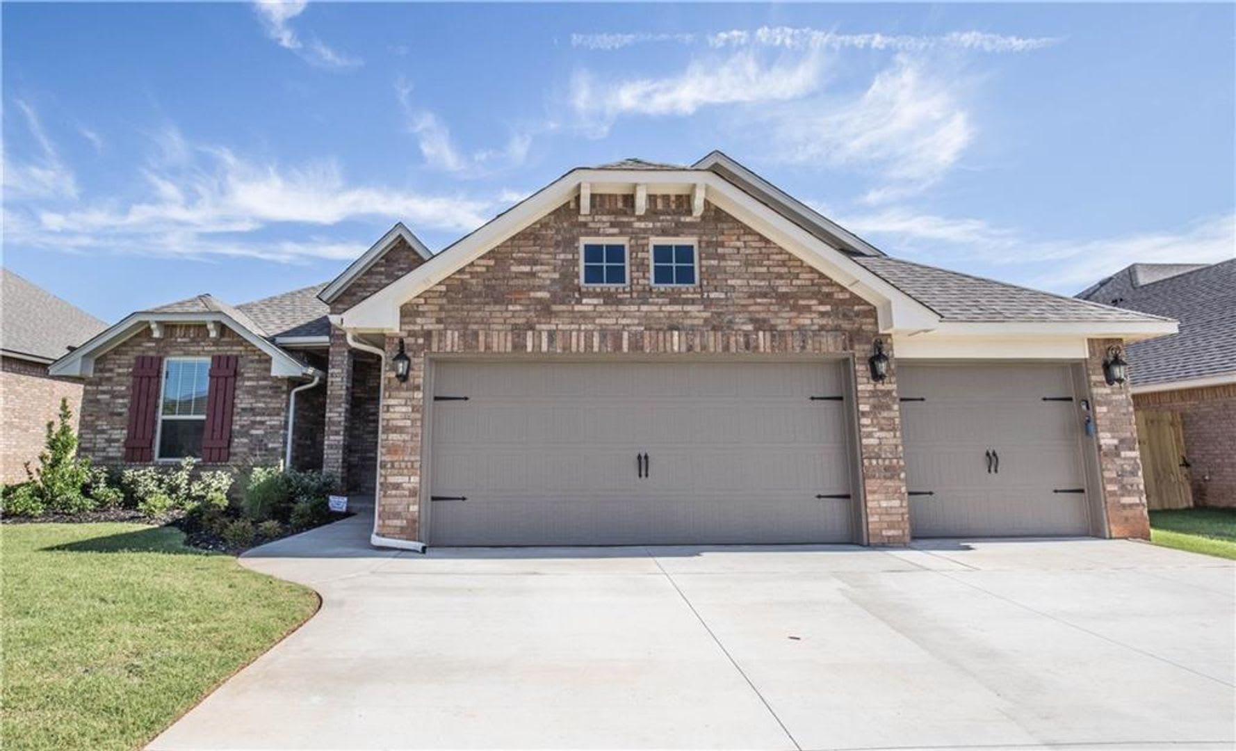 Beautiful 4 Bedroom 2 Bath Home in Mustang School District! – photo 1