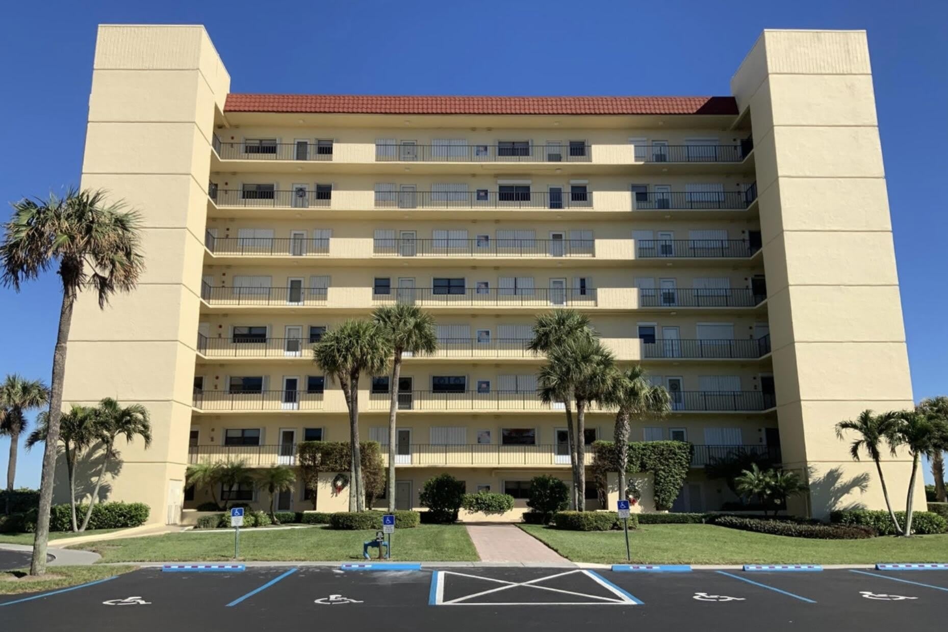 7420 S Ocean Drive – photo 1