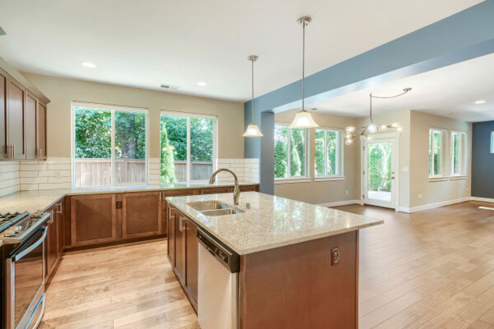 4Bd/2.75Ba North Bend Home – photo 3