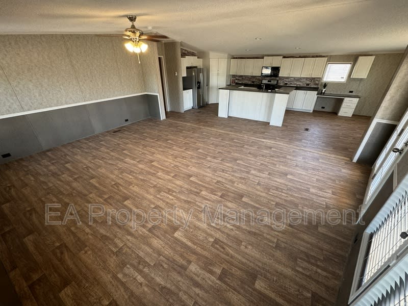 7608 Leanne St NE – photo 4
