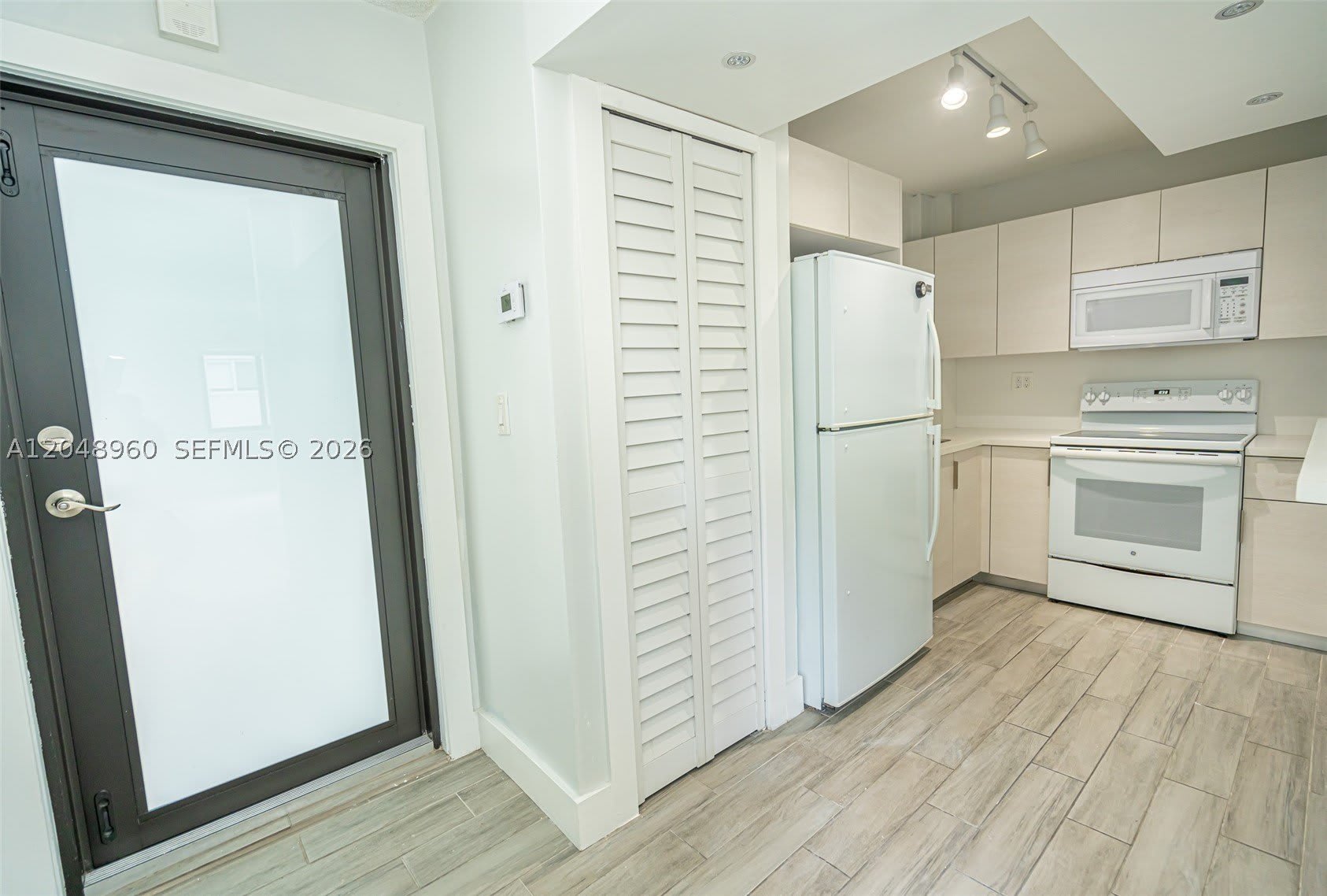 810 Salzedo St – photo 5