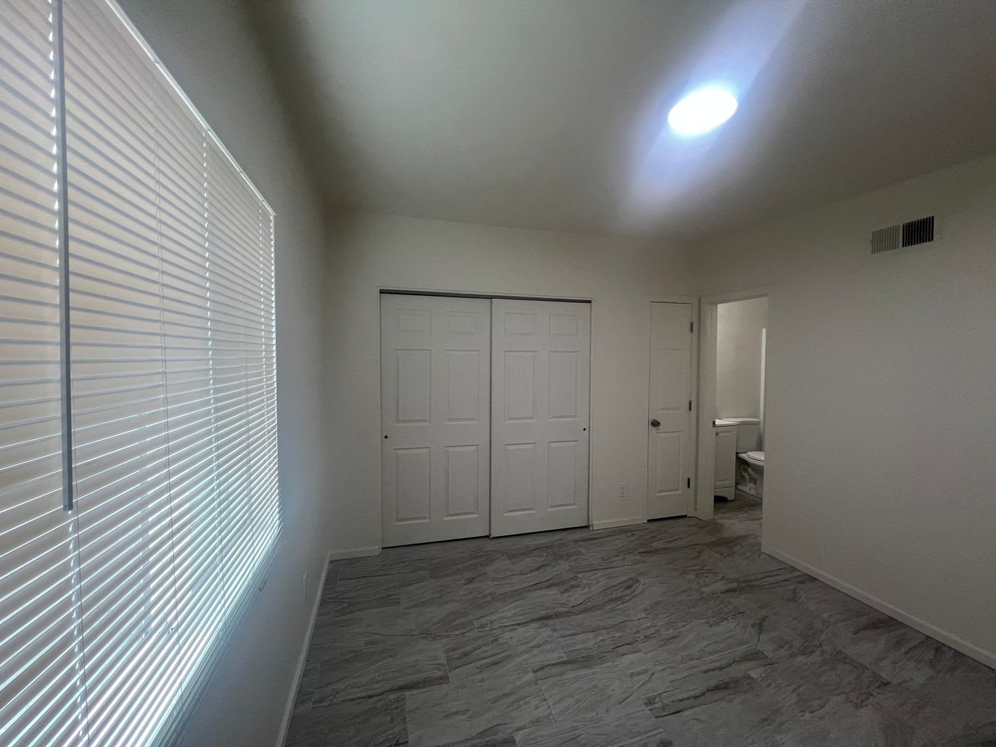 FULLY REMODELED 1 BED. APT. / AVAILABLE FOR SELF VIEWING! – photo 5