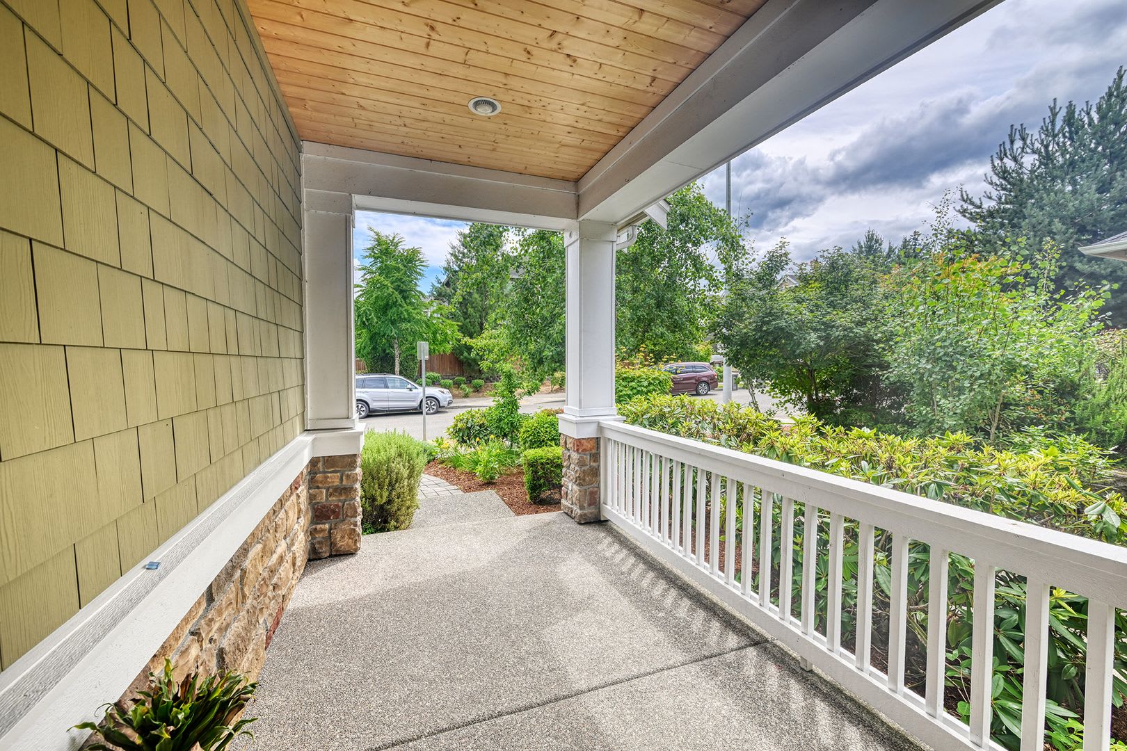 Spacious 4-Bed Home in the Northshore School District – photo 4