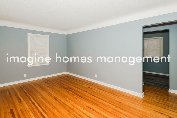 3826 Yates Avenue North – photo 4