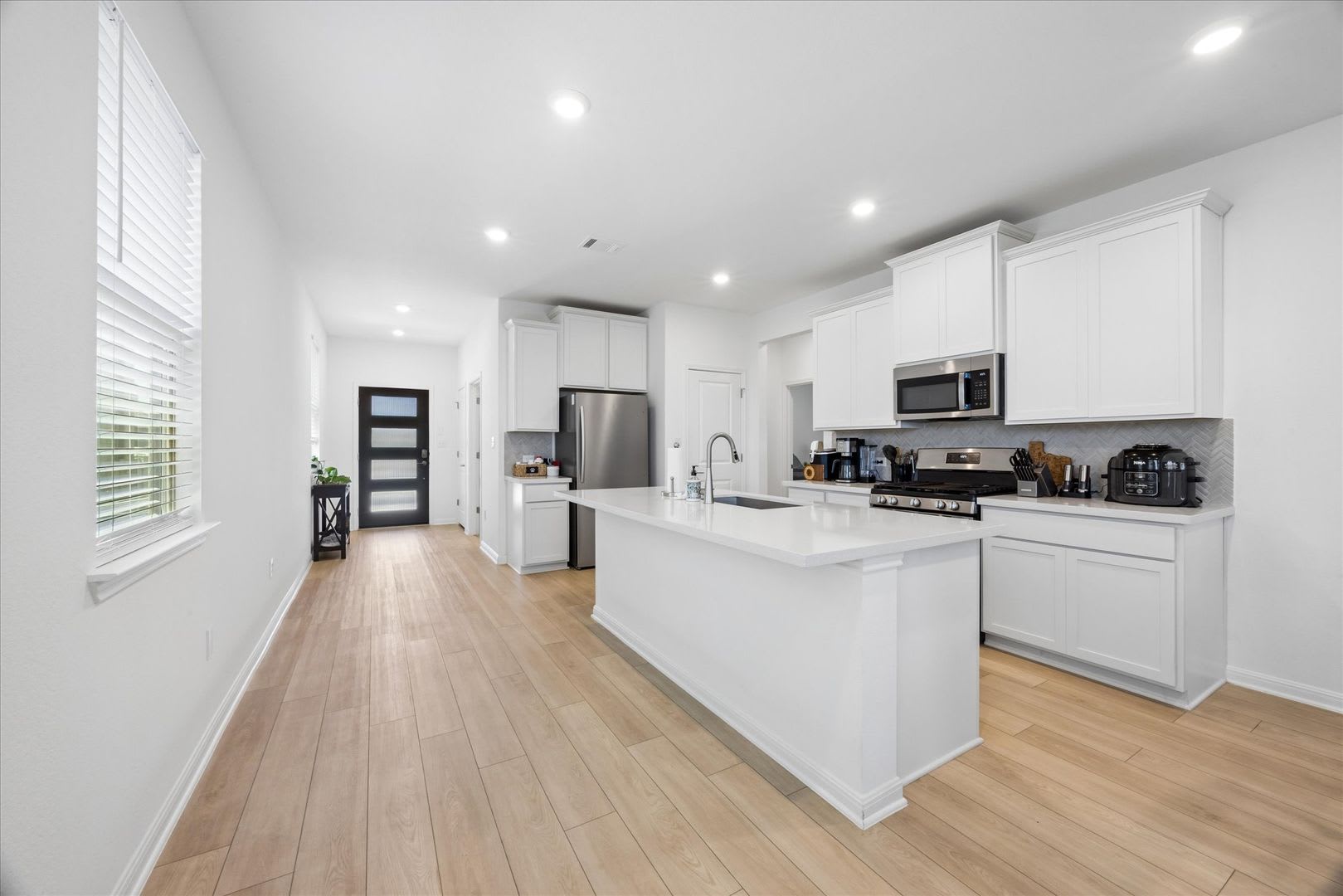 Pre-Leasing: 3-Bedroom Home Available September 1st – photo 3