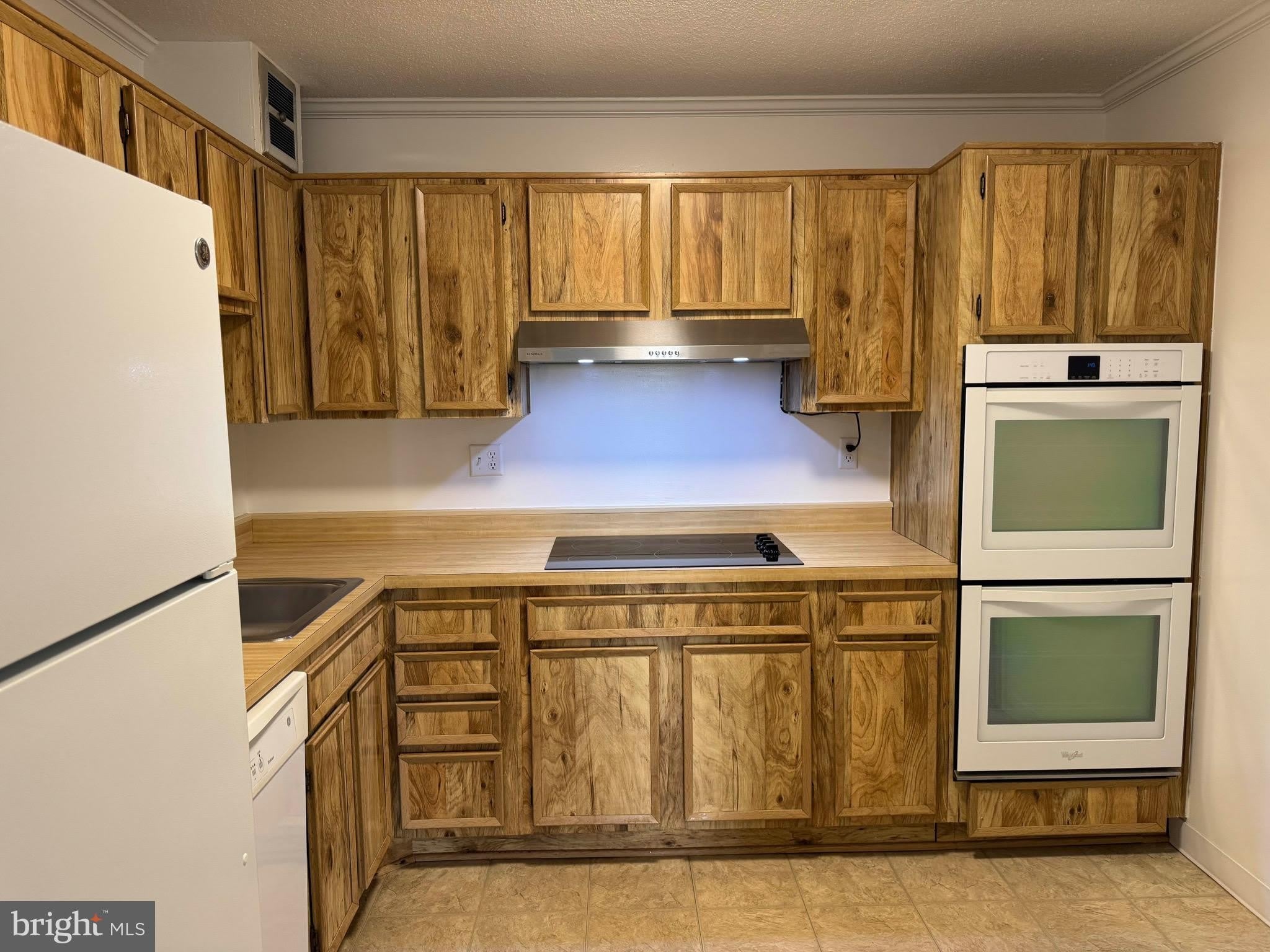 8350 GREENSBORO Drive – photo 3