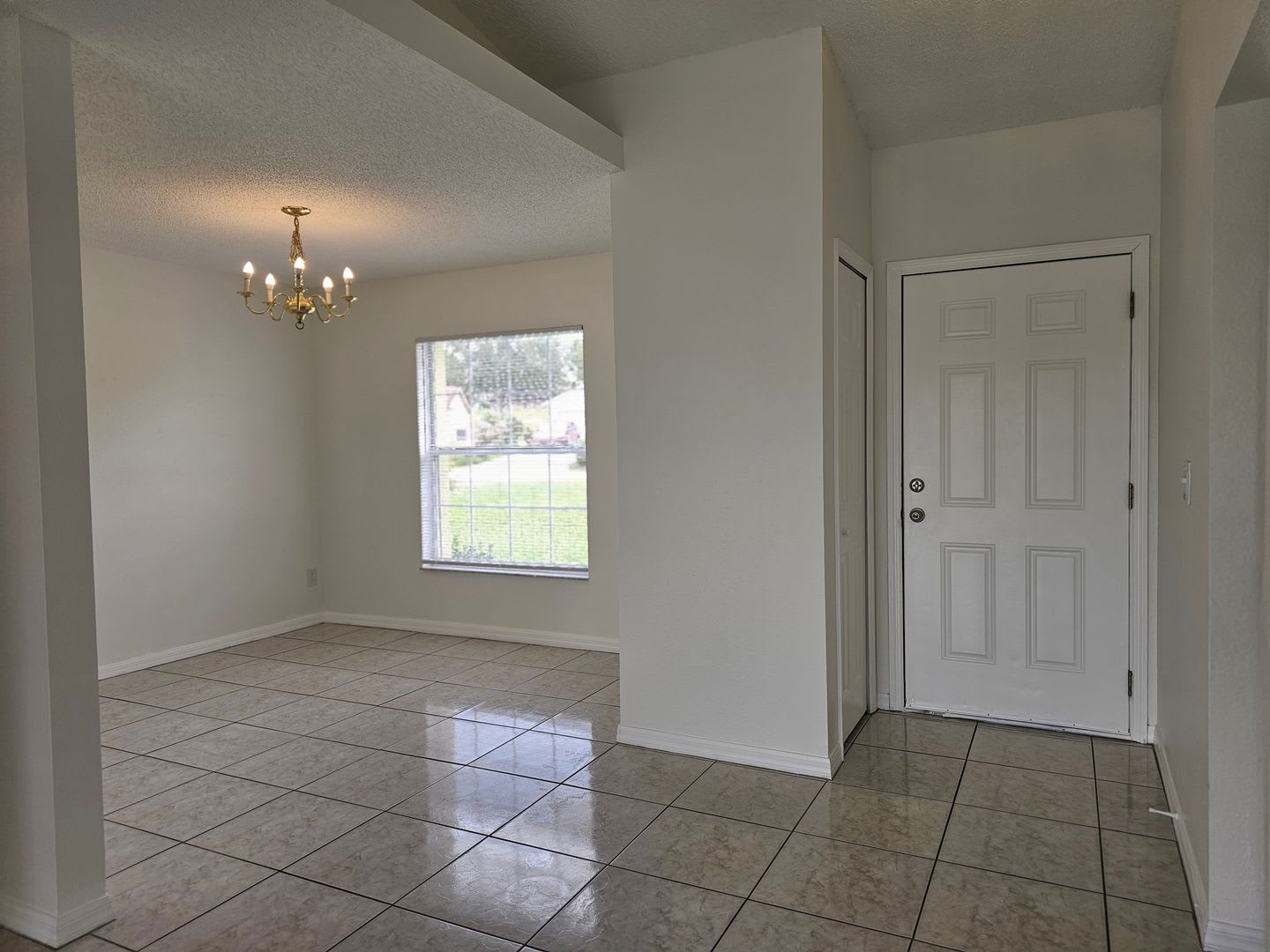 Bright & Spacious 3-Bedroom Home in the Heart of Clermont! – photo 4