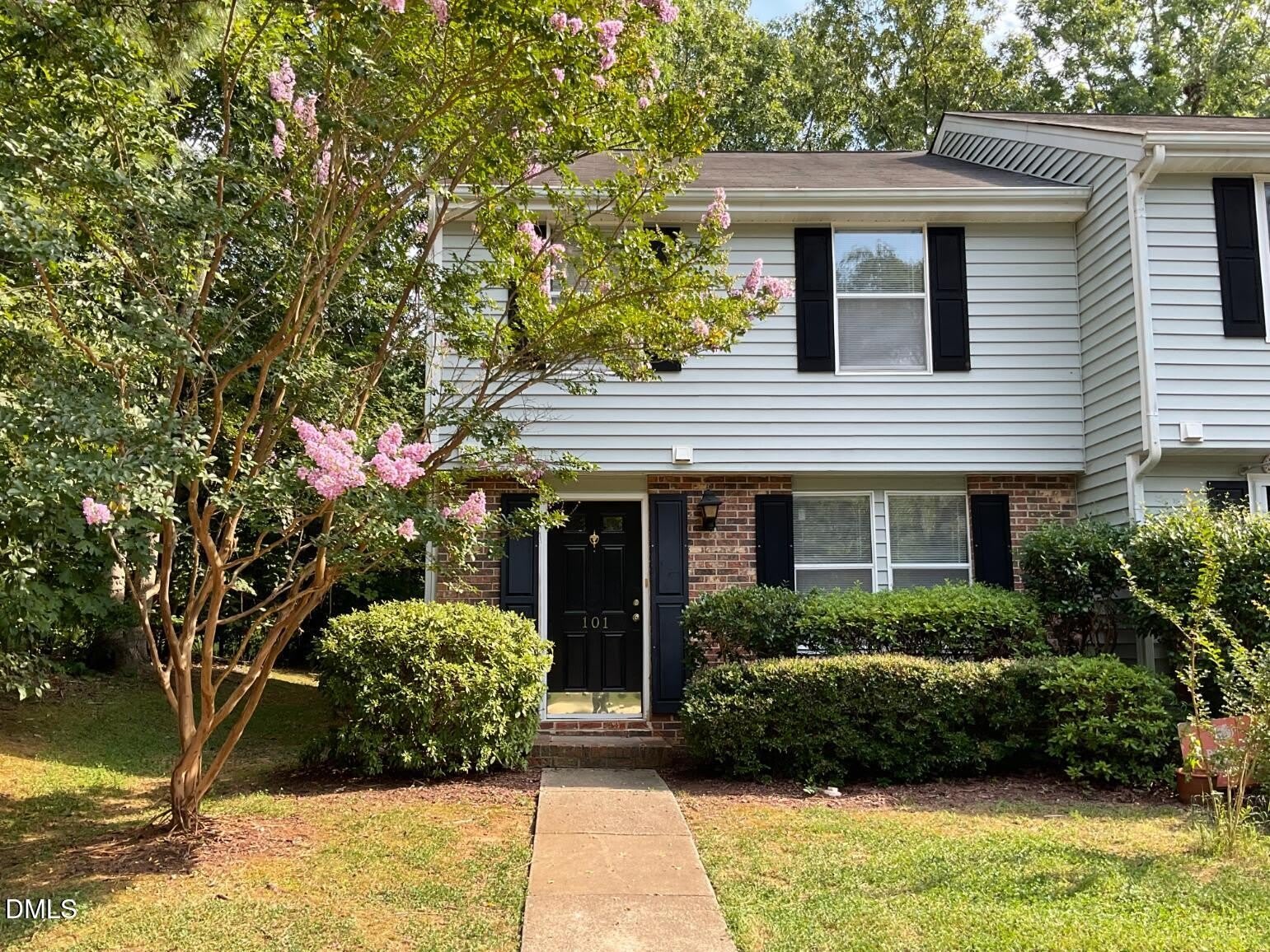 101 Luxon Place – photo 1
