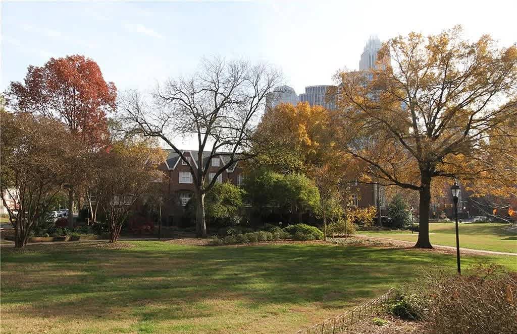 405 West 7th Street – photo 2