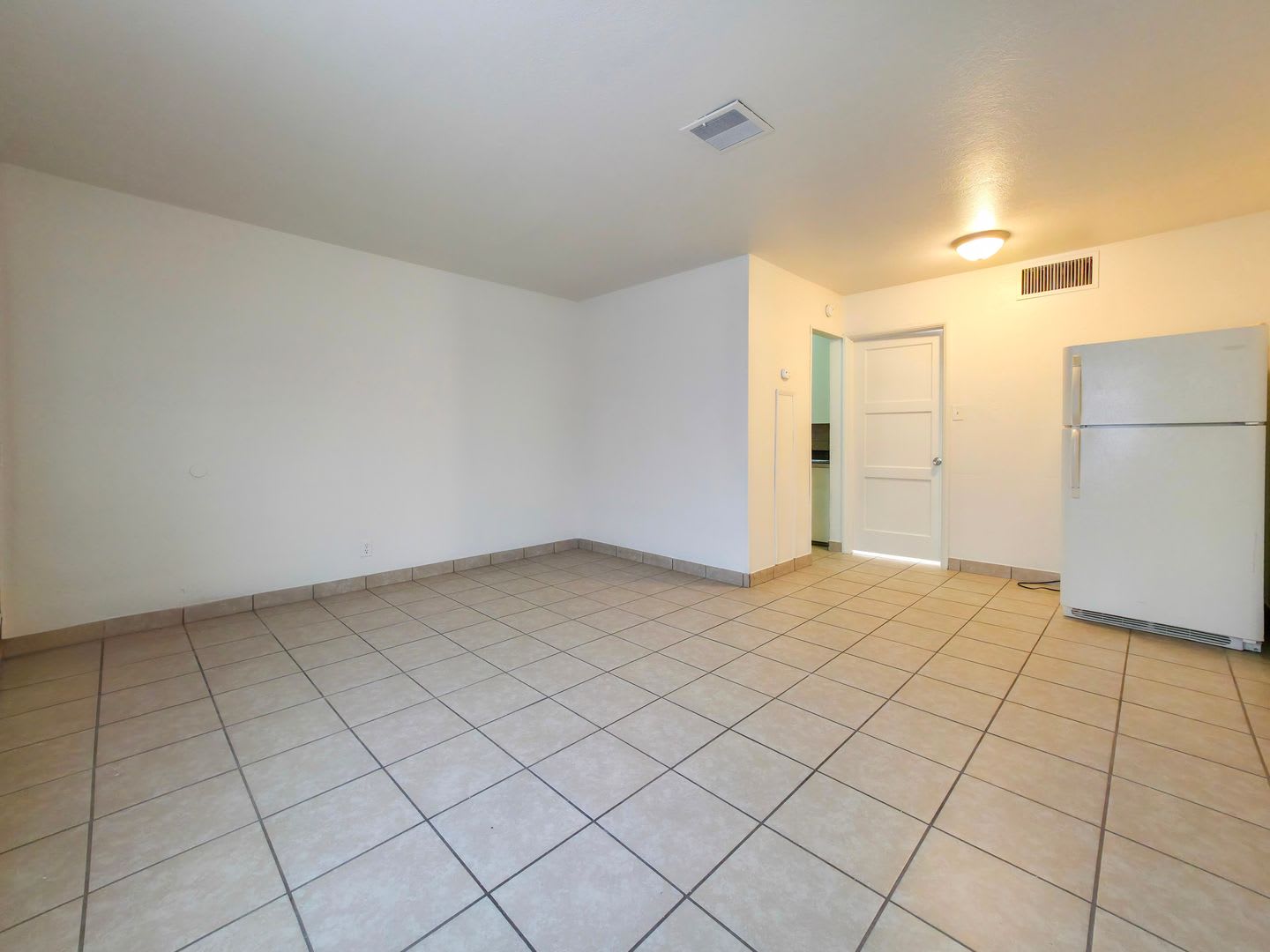 Cozy 1 bedroom 1 bathroom apartment available for lease in Yuma, AZ! – photo 2